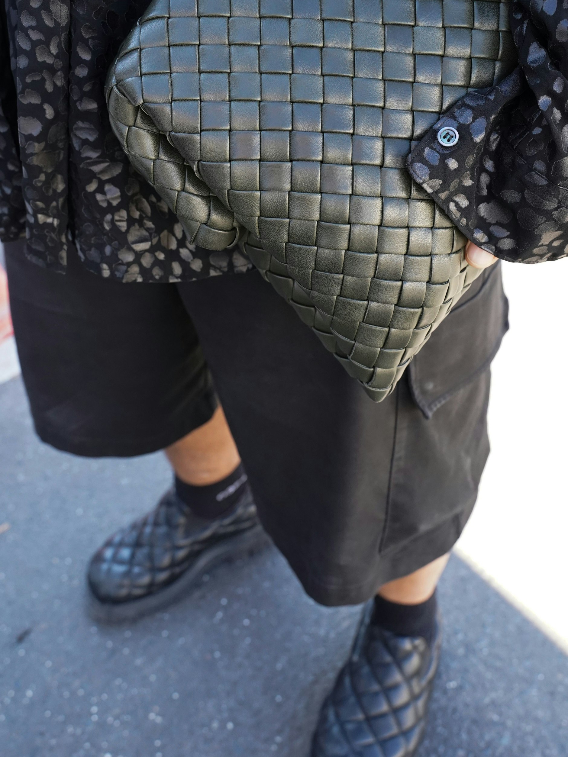 Mumi im Close-up: Typisch für das derzeit sehr angesagte italienische Luxislabel Bottega Veneta ist das geflochtene Leder. In Fachkreisen sagt man übrigens nur „Bottega“.