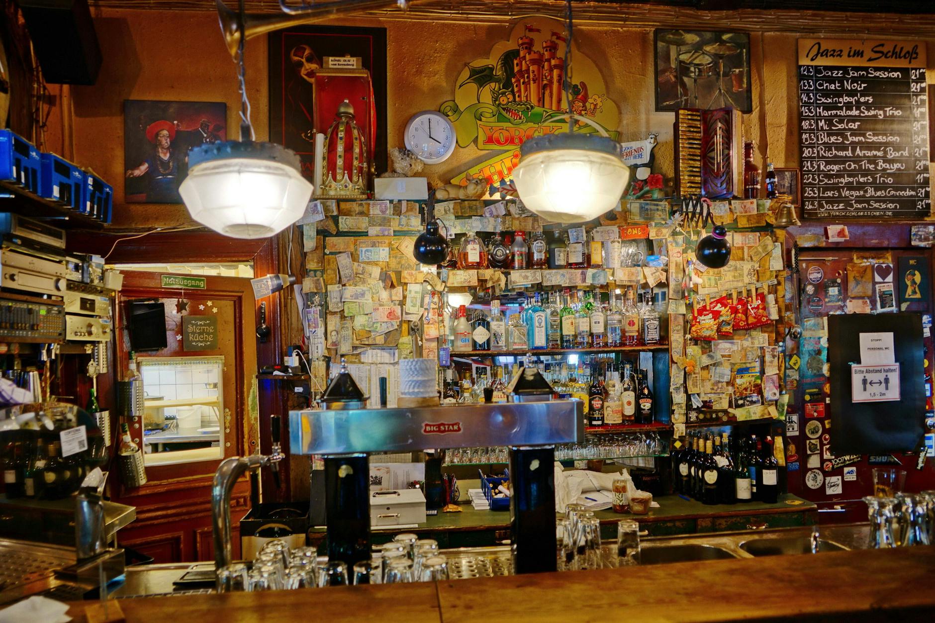 93/ Yorckschlösschen in der Yorckstrasse 15, traditionsreiche Blues- und Jazzkneipe mit Biergarten und deftiger Küche