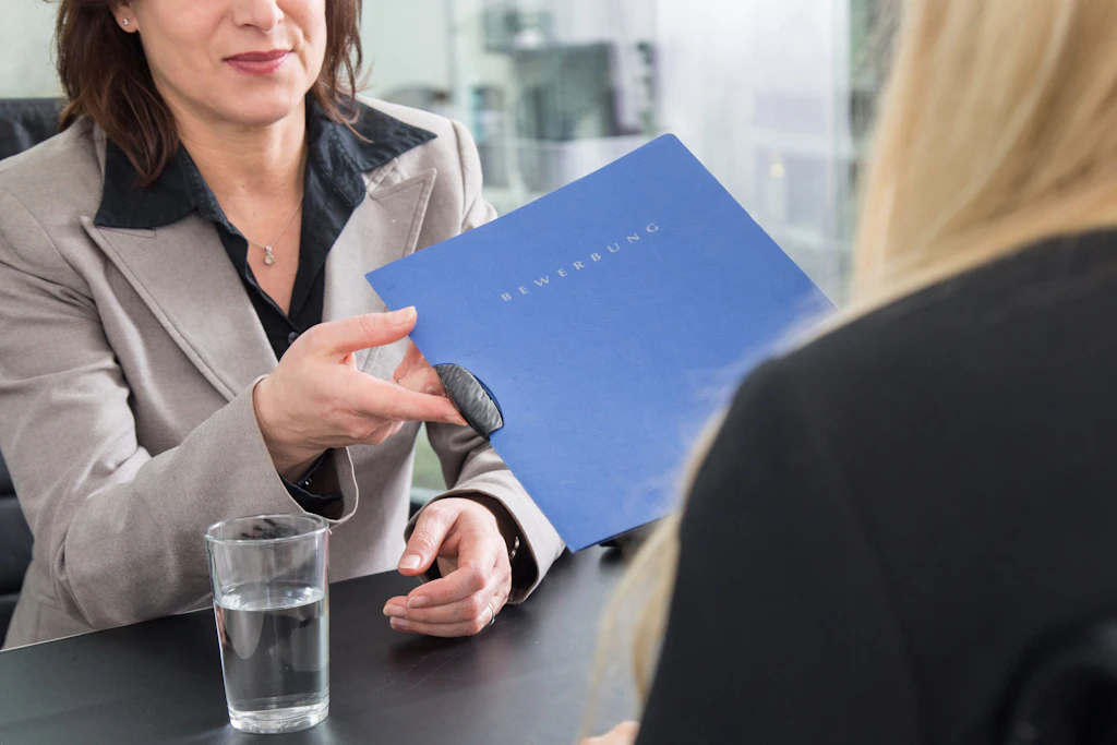 Schwangere dürfen im Bewerbungsgespräch lügen