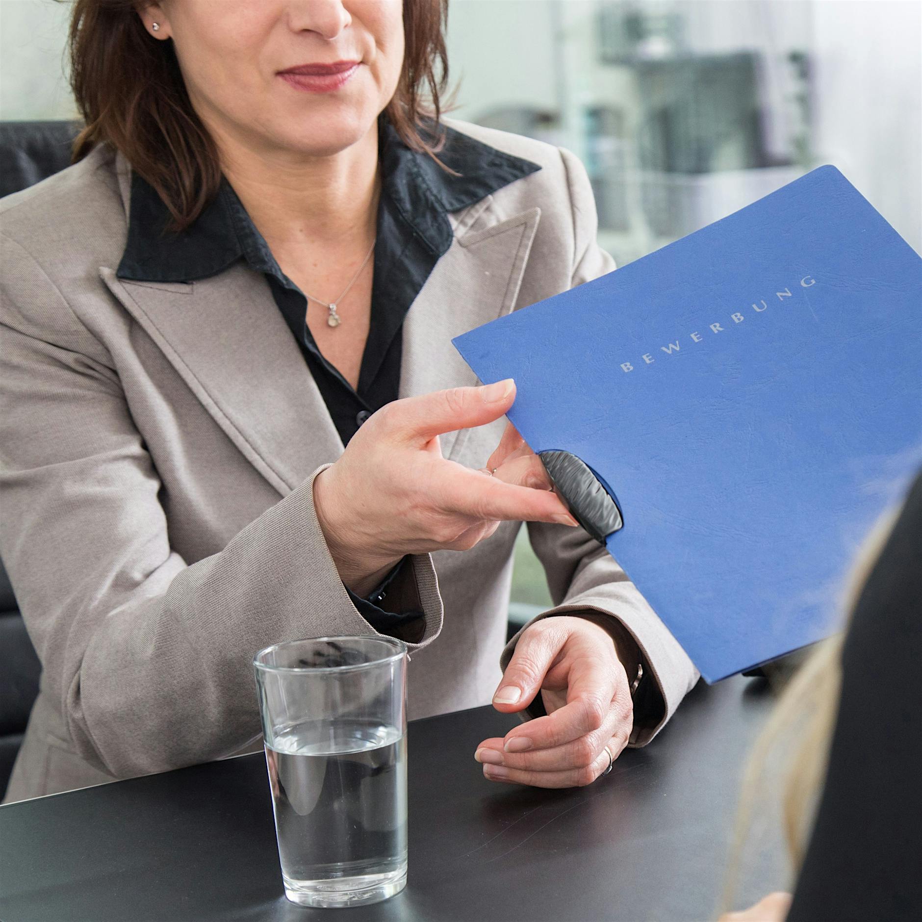 Schwangere dürfen im Bewerbungsgespräch lügen