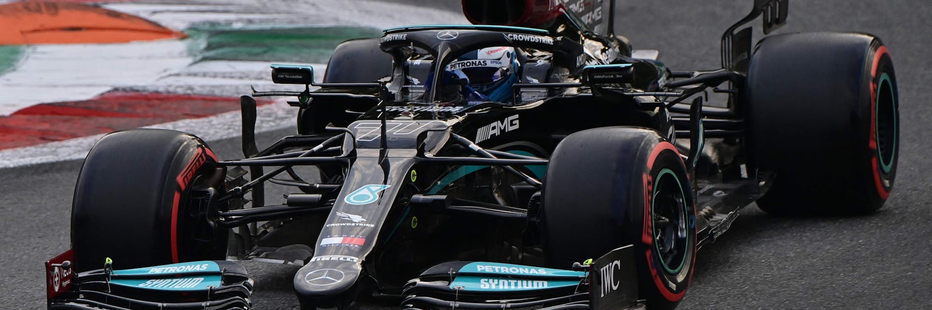 Valtteri Bottas (32, Foto) und Lewis Hamilton (36) rasten im Qualifying zum zweiten Sprintrennen der Saison auf die ersten Startplätze. 