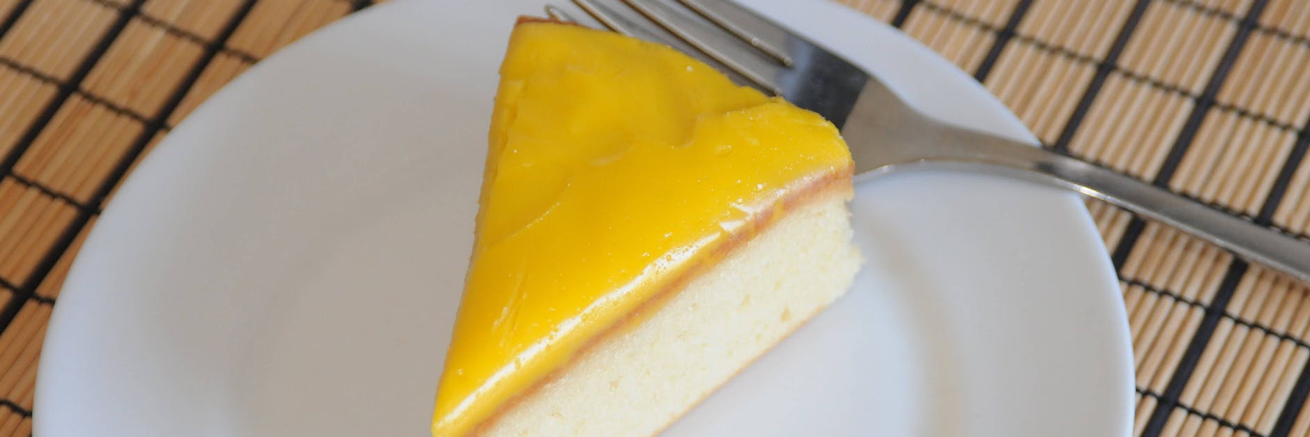 Den Selterskuchen können Sie mit einer Glasur ganz nach Ihrem Geschmack verfeinern.