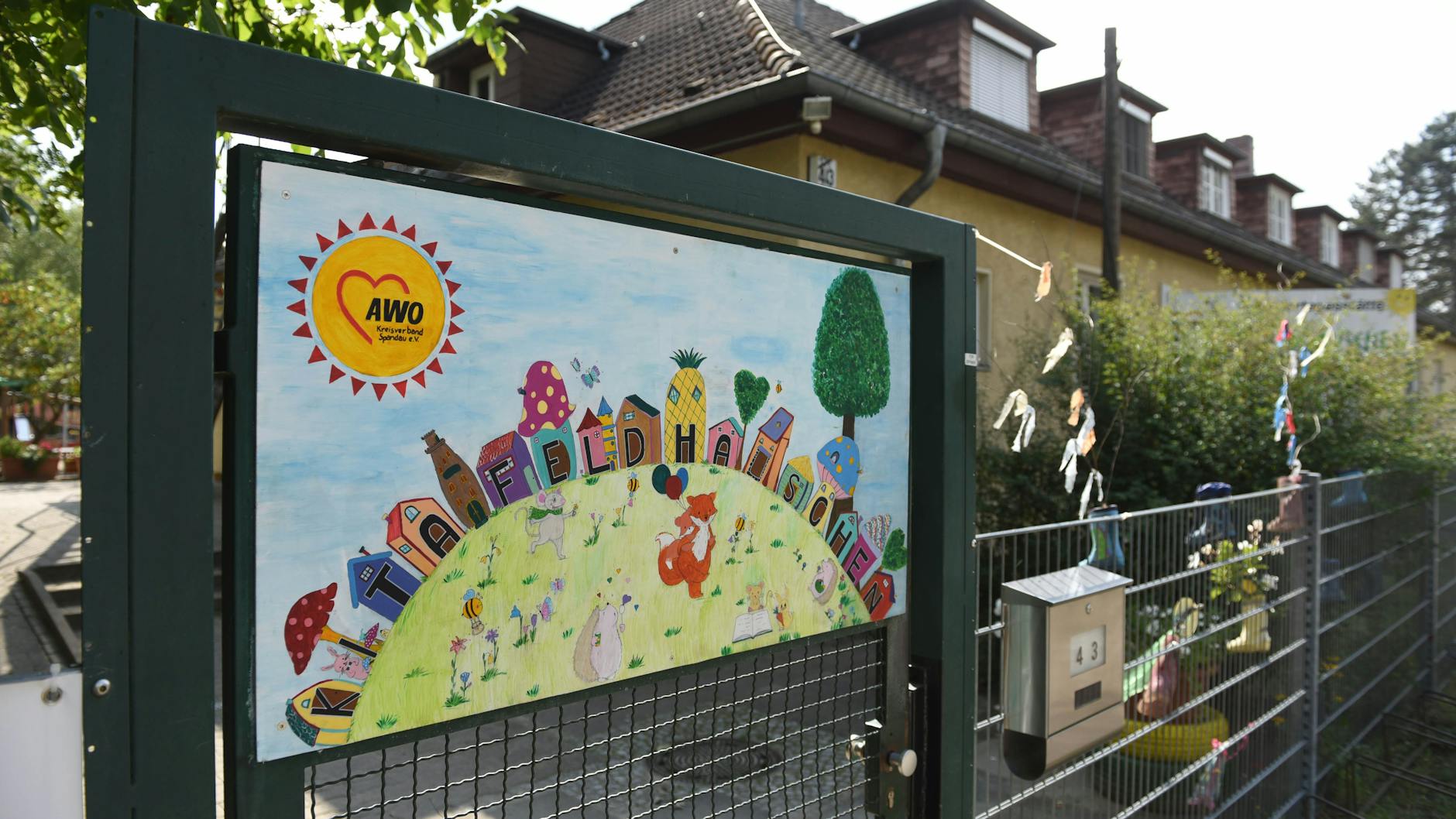 Erzieher, Eltern und Kinder sind geschockt: Mindestens sechs Missbrauchsfälle soll es an der Spandauer Kita gegeben haben.