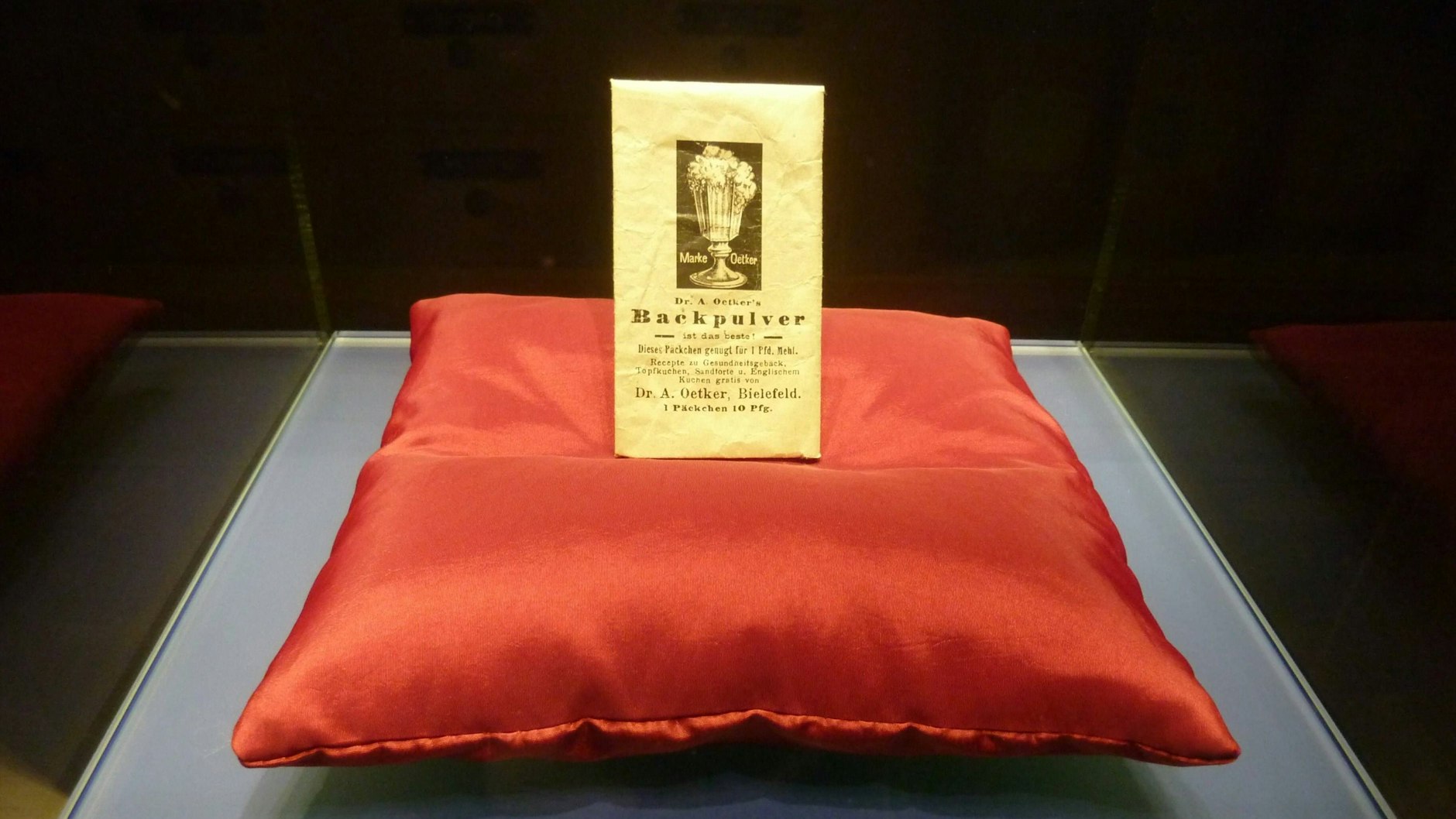 Ein Backpulver-Briefchen von Oetker aus dem Jahr 1891. 