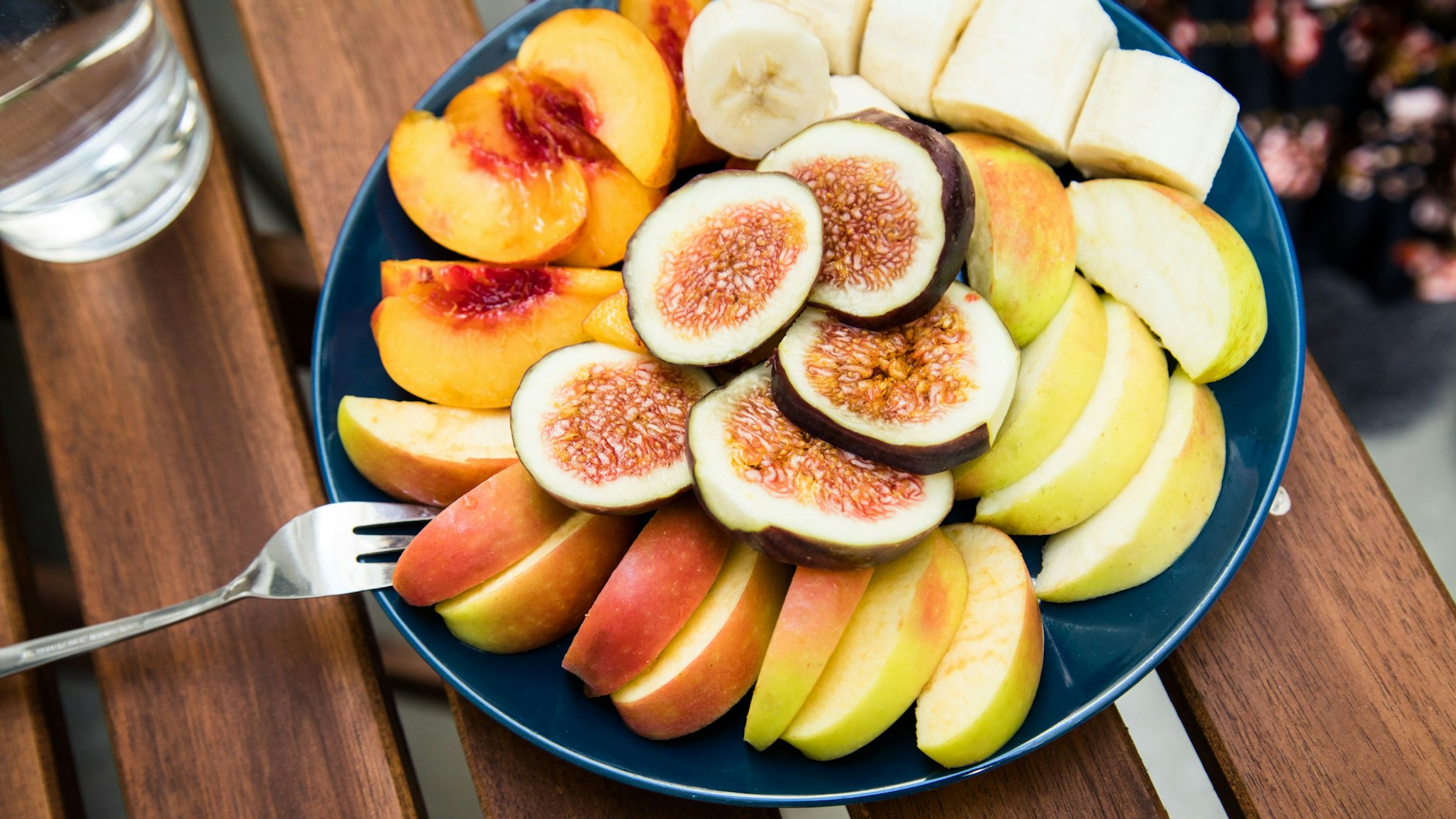 Besonders Frauen ab 30 sollten für die mentale Gesundheit mehr Obst essen.