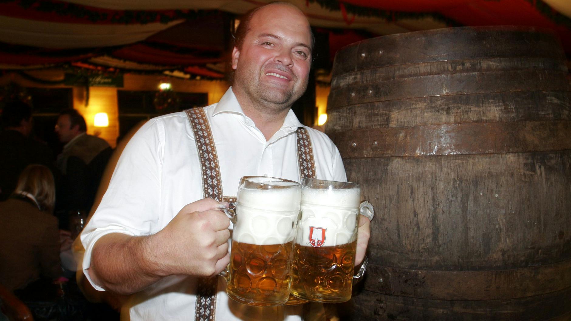 „Nein, unsere Entscheidung steht, zum Oktoberfest dürfen bei uns nur Geimpfte rein“, sagt Wirt Joseph Laggner.