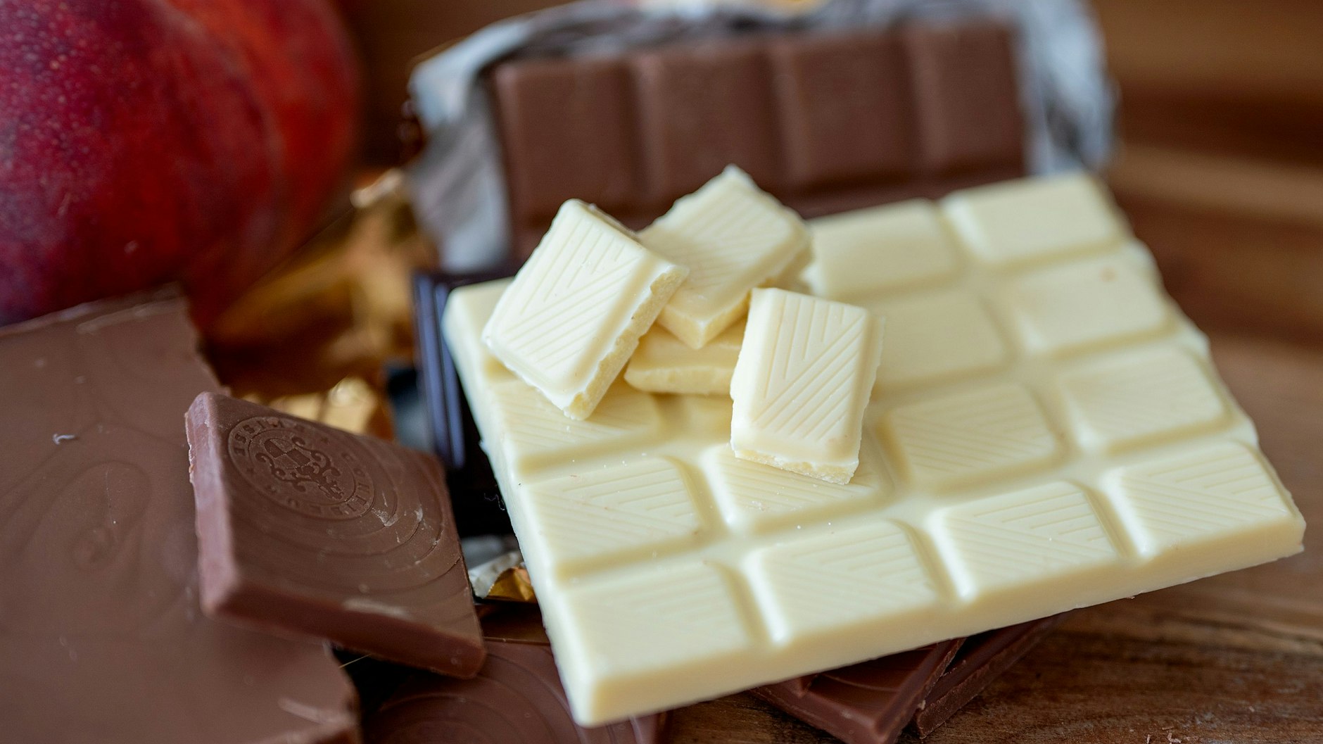 Für die Herstellung von weißer Schokolade wird nur ein Teil der Kakaomasse verwendet: die Kakaobutter.