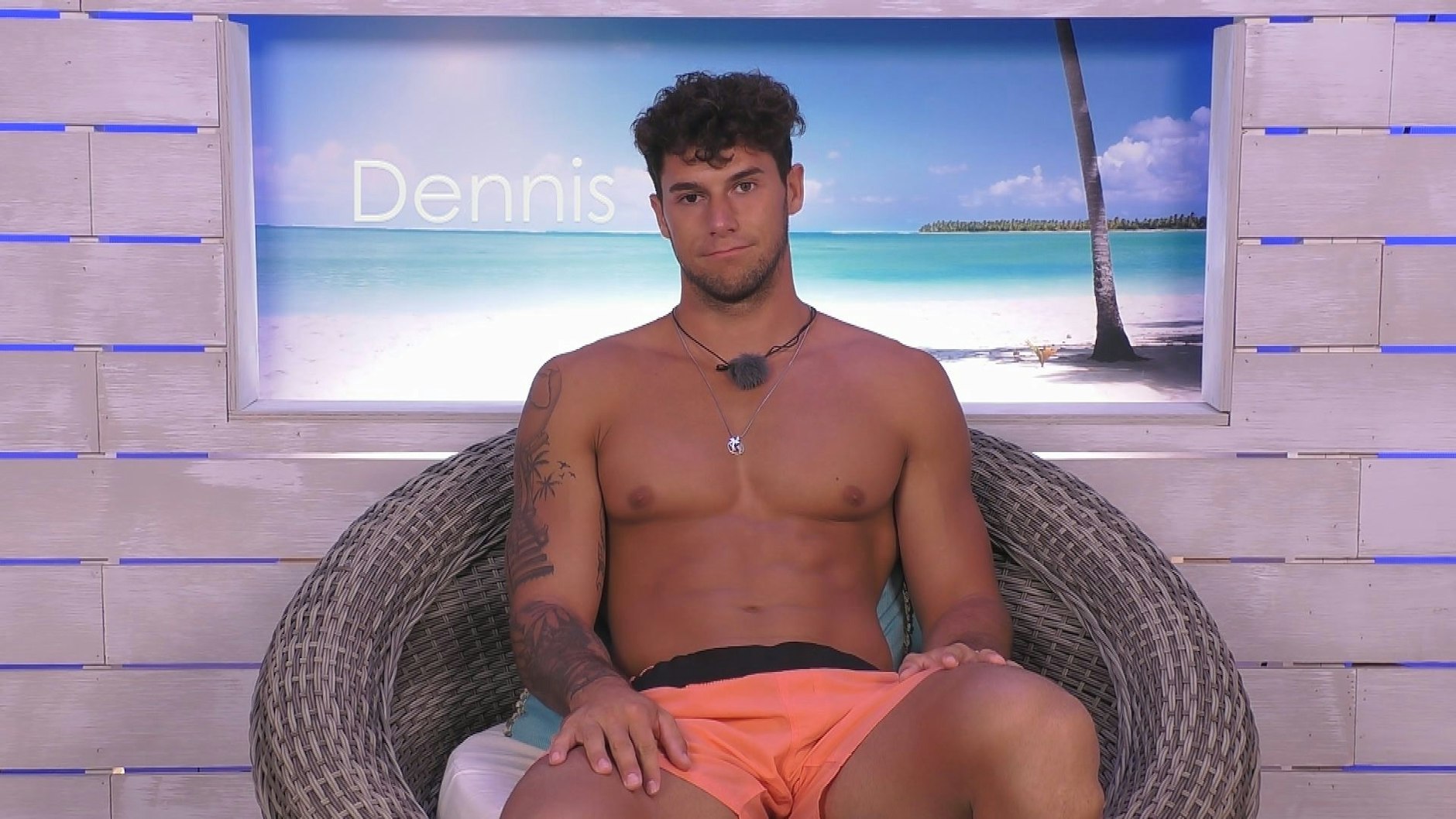 „Love Island“-Kandidat Dennis guckt nun doof aus der Wäsche. Isabell hat die Hintertür, die er sich aufhalten wollte, ganz offenbar geschlossen.