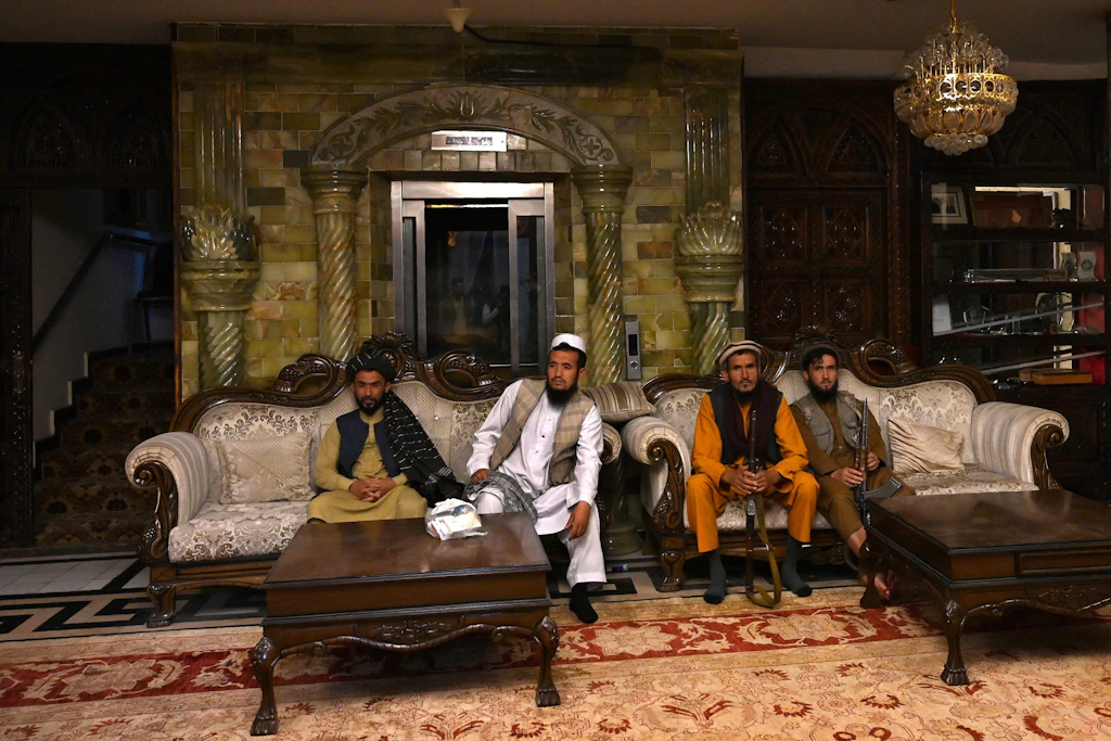 Afghanistan: Hier machen sich die Taliban in der Luxus-Villa ihres größten Feindes breit!