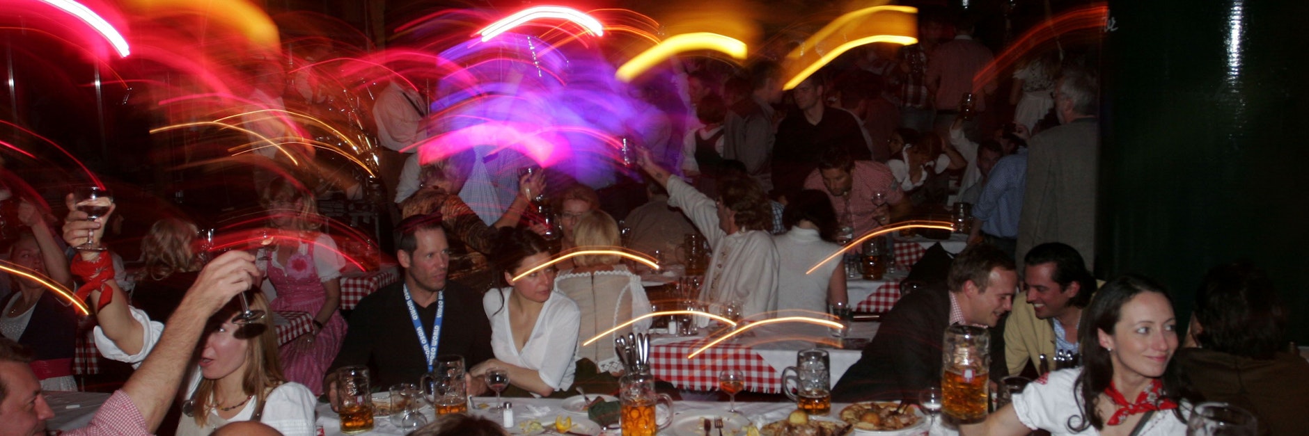 So wurde das Oktoberfest in der Fischerhütte am Schlachtensee in Vor-Corona-Zeiten gefeiert. Das soll jetzt wieder möglich sein - für Geimpfte