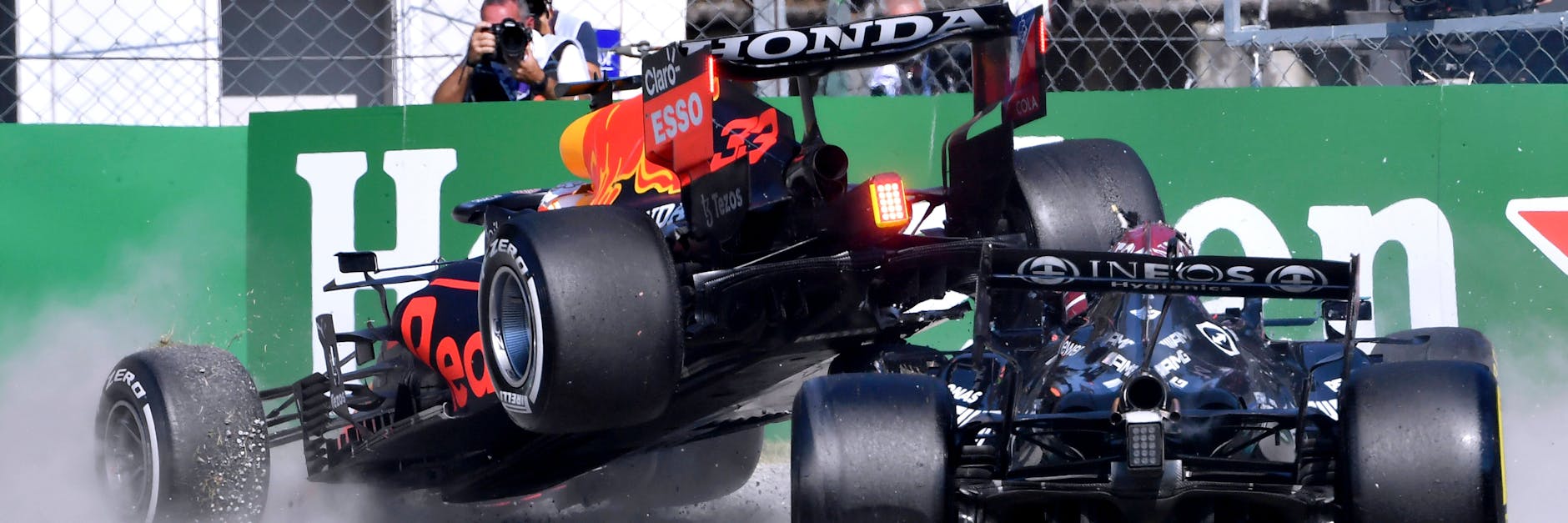 Der Königs-Crash: Max Verstappen und Lewis Hamilton kollidieren beim Italien-GP in Monza. 