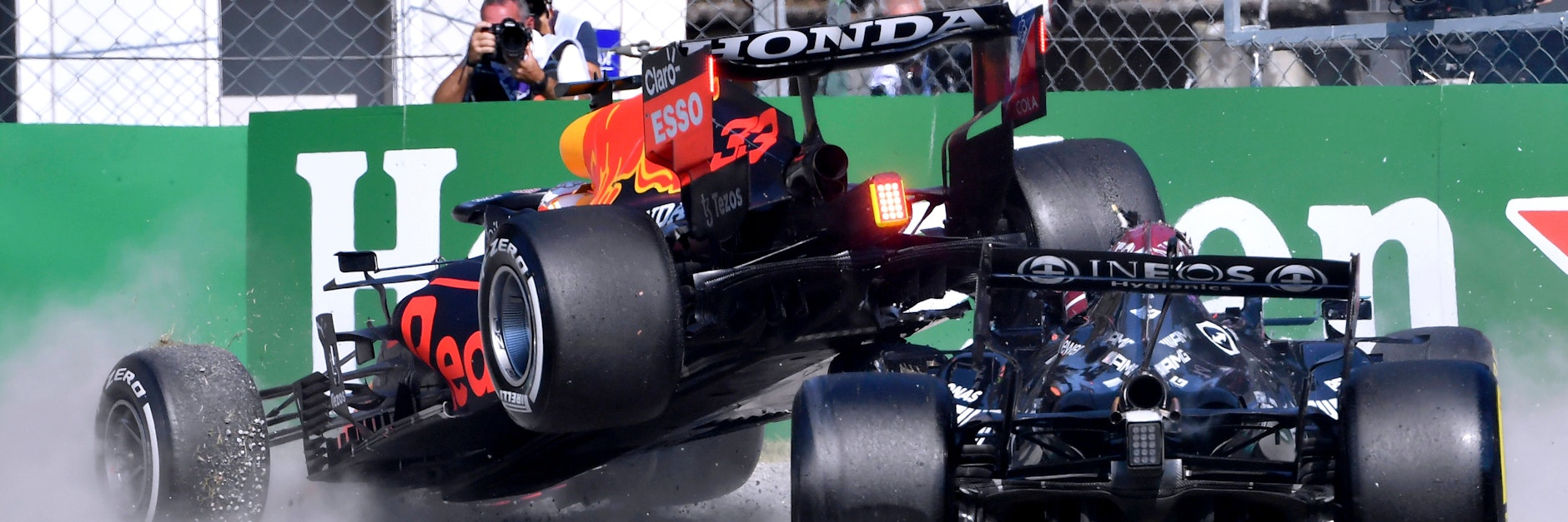 Der Königs-Crash: Max Verstappen und Lewis Hamilton kollidieren beim Italien-GP in Monza.&nbsp;