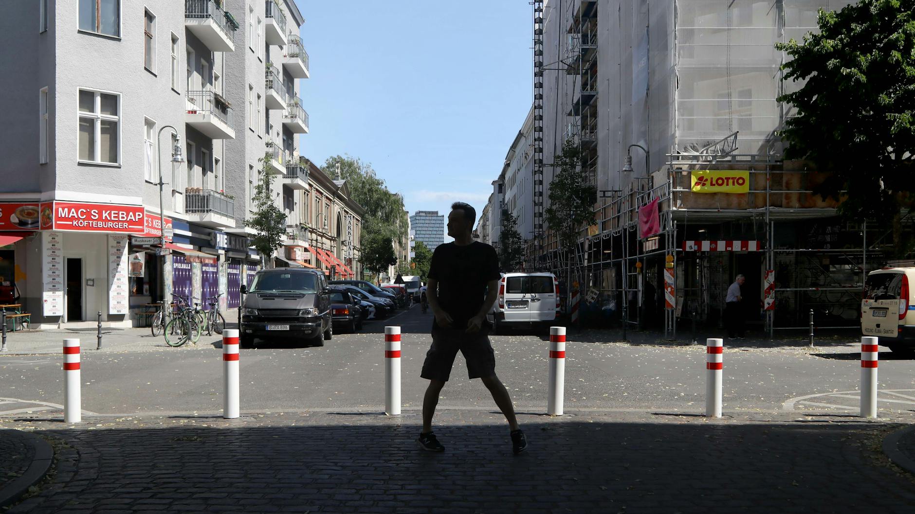 Durchfahrt verboten? In Kreuzberg gibt es nun vielerorts Poller, auch der Lausitzer Platz wird zum Kiezblock.