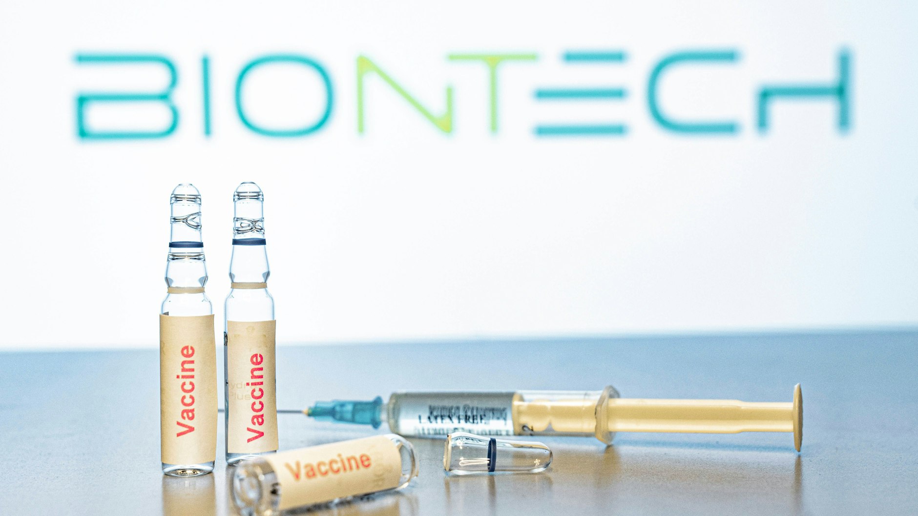 Der Impfstoff des Herstellers Biontech/Pfizer: Von einer dritten Impfung profitieren die Patienten. Aber nicht nur die.