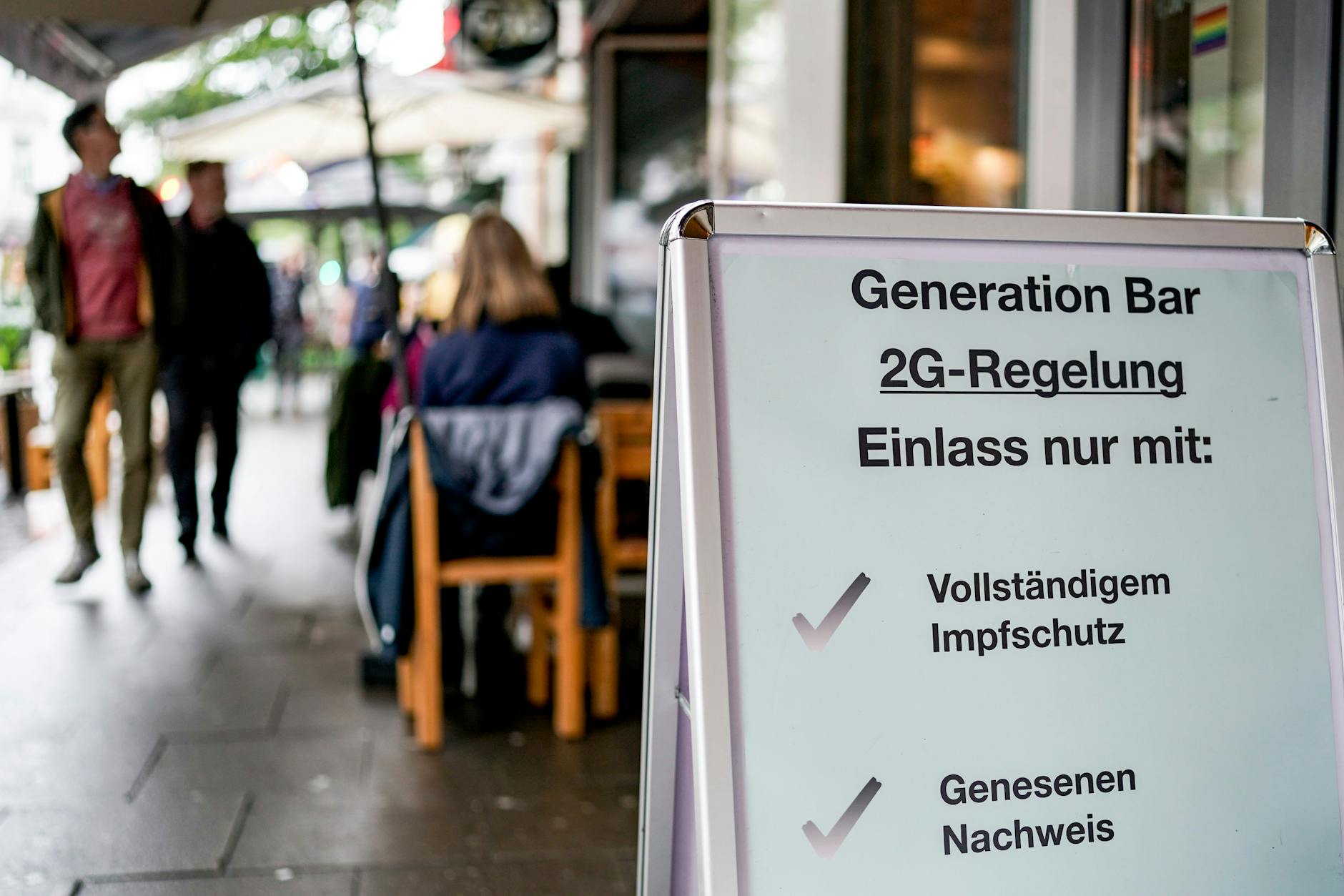 Die in Hamburg eingeführte 2G-Regel besagt, dass nur noch Geimpfte und Genesene die jeweiligen Betriebe betreten dürfen. Die Regelung könnte auch in Berlin bald eingeführt werden.