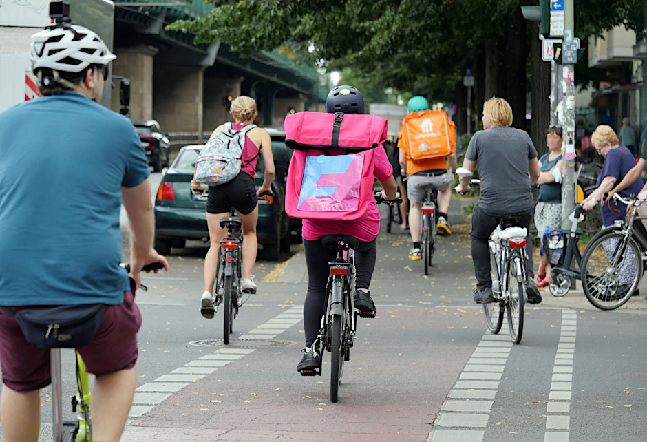 Lieferdienste gehören zum Straßenbild in Berlin.
