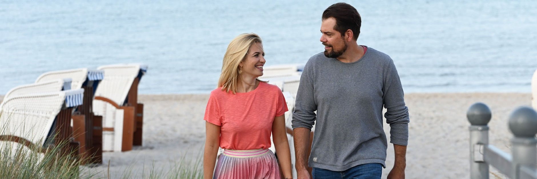 Susan Sideropoulos und Daniel Fehlow auf Rügen, wo sie die GZSZ-Spin-off-Serie Leon - glaub nicht alles, was die siehst gedreht wird.