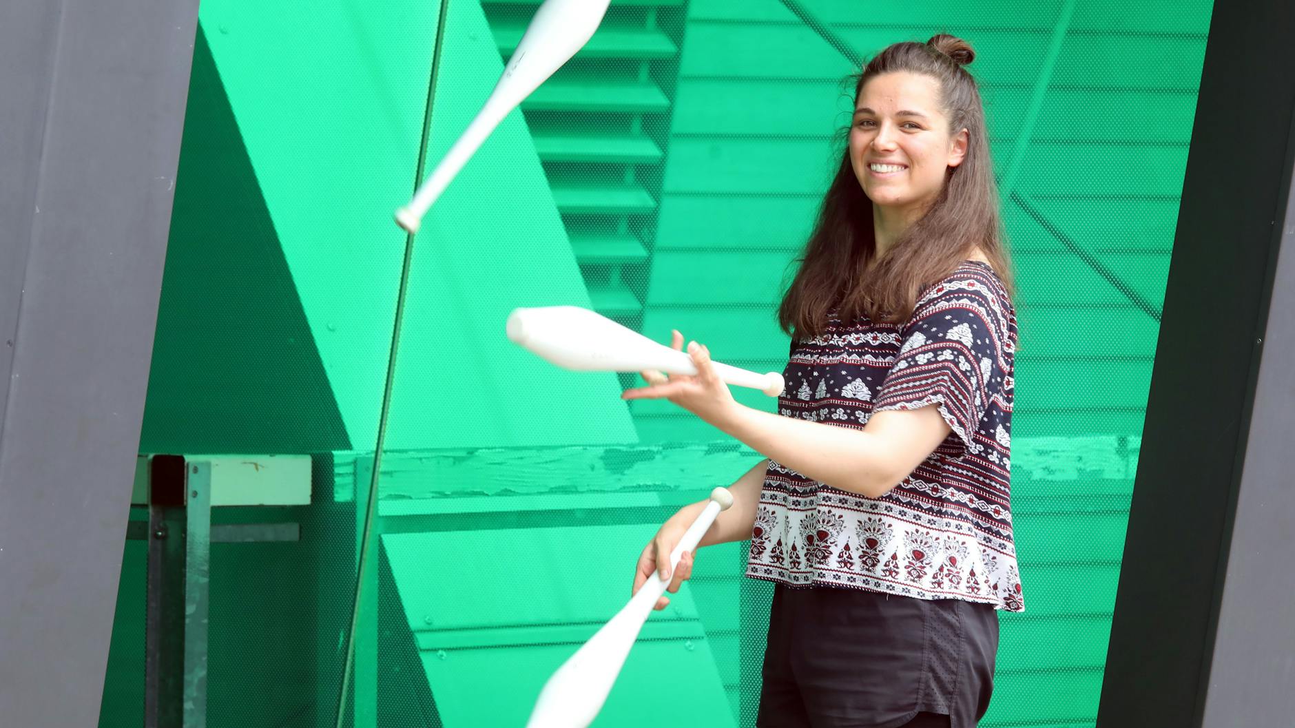 Viola Schley (25) ist eine von wenigen Jongleurinnen.