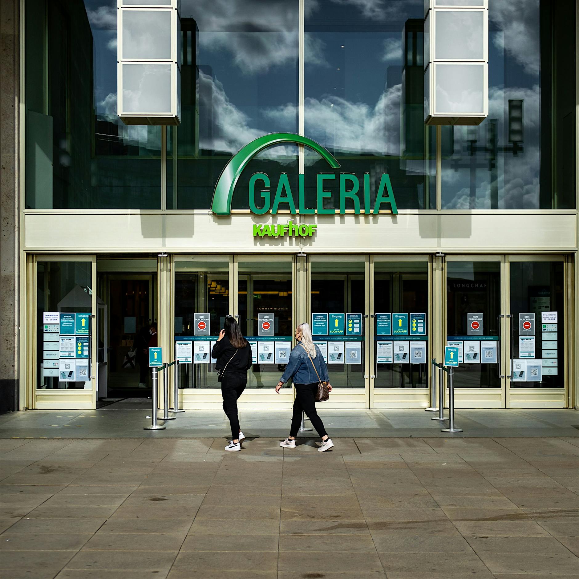 Am Alexanderplatz in Berlin: Transfrau stirbt an Verbrennungen