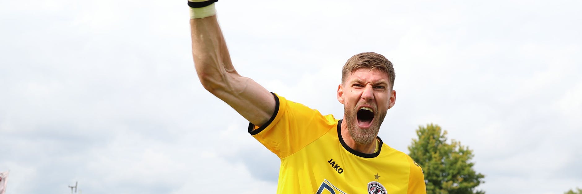 So jubelt einer, der weiß, dass er einen guten Job gemacht hat: BFC-Keeper Dmitri Stajila nach dem Sieg gegen Chemie Leipzig.