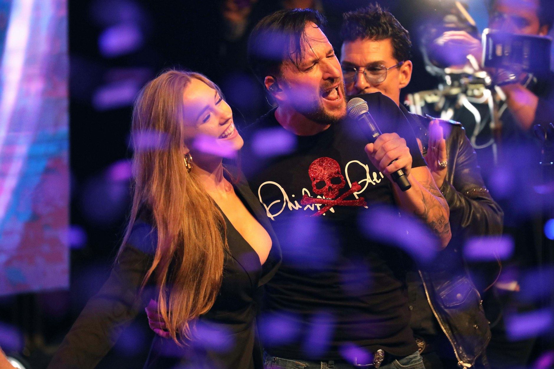 Glückliche Tage: Michael Wendler mit seiner Laura auf der Bühne.