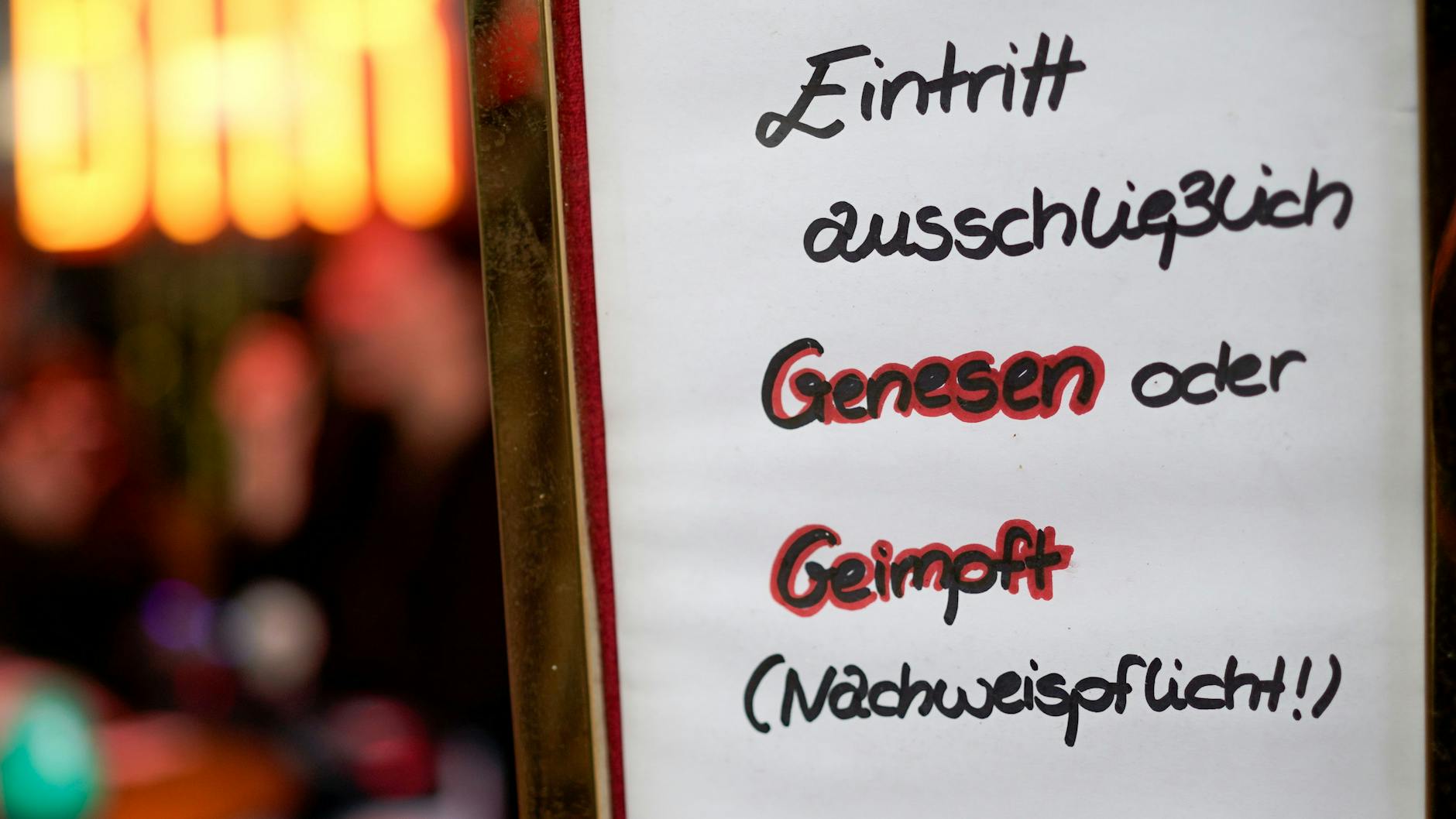 Die Clubbetreiber hatten bei der Party im Rahmen des Hausrechts die 2G-Regel angewandt: ausschließlich Geimpfte und Genesene wurde demnach Zutritt gewährt. (Symbolbild)