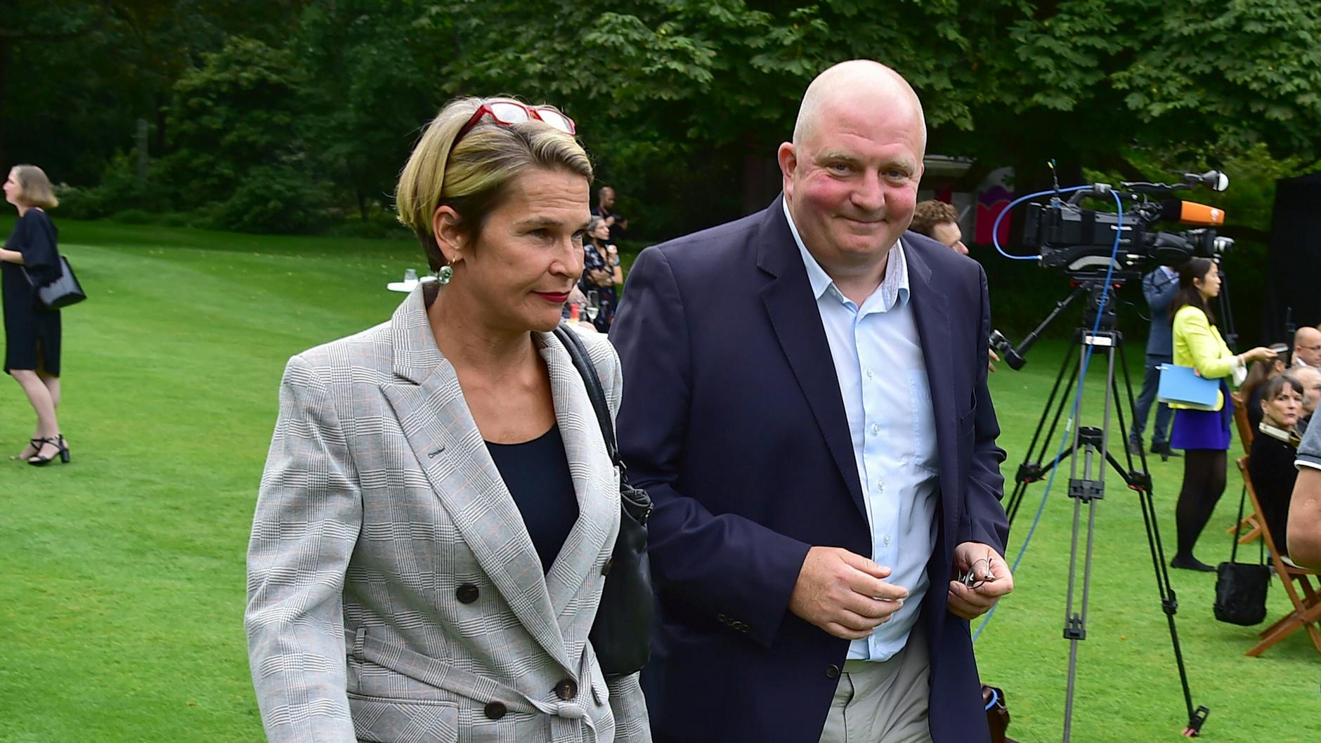 Der RBB-Moderator Jörg Thadeusz und seine Lebensgefährtin Anna Engelke.