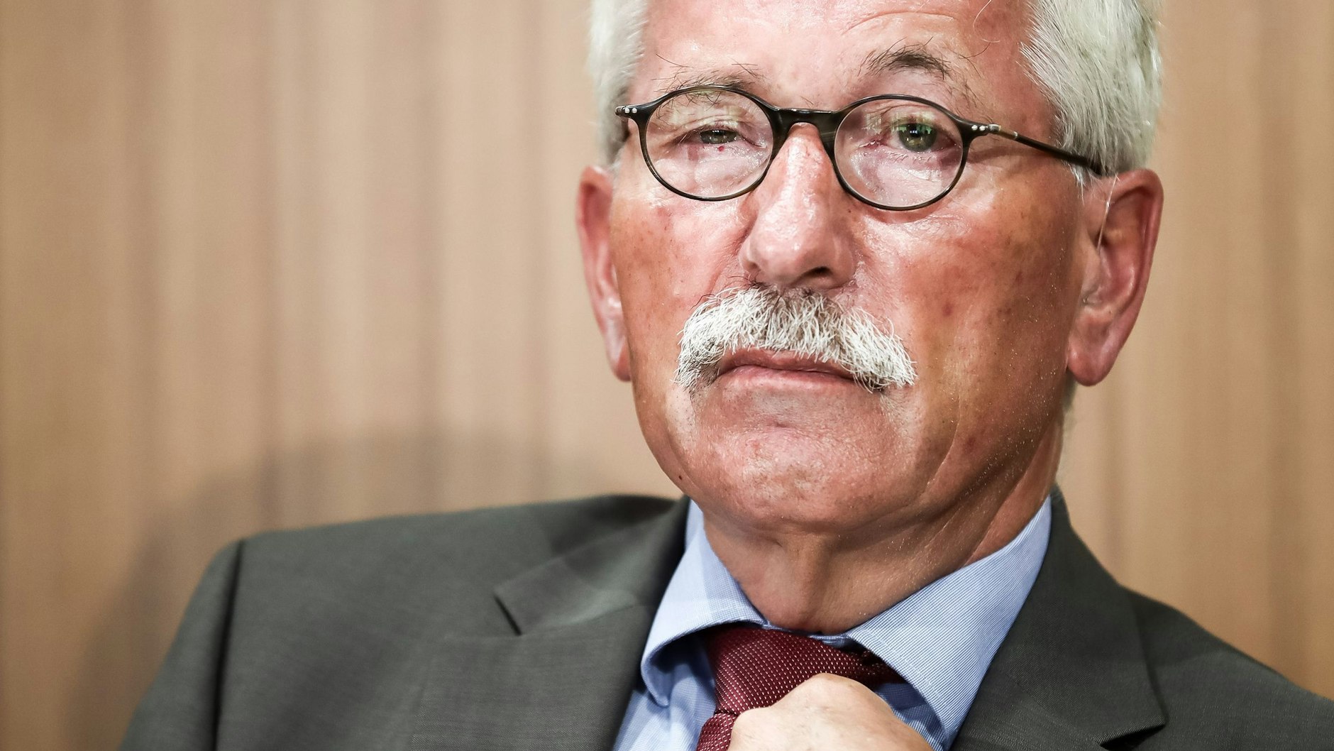 2021 schloss die SPD den ehemaligen Finanzsenator von Berlin aus der Partei aus. Heute macht Thilo Sarrazin Wahlkampf für die Freien Wähler.