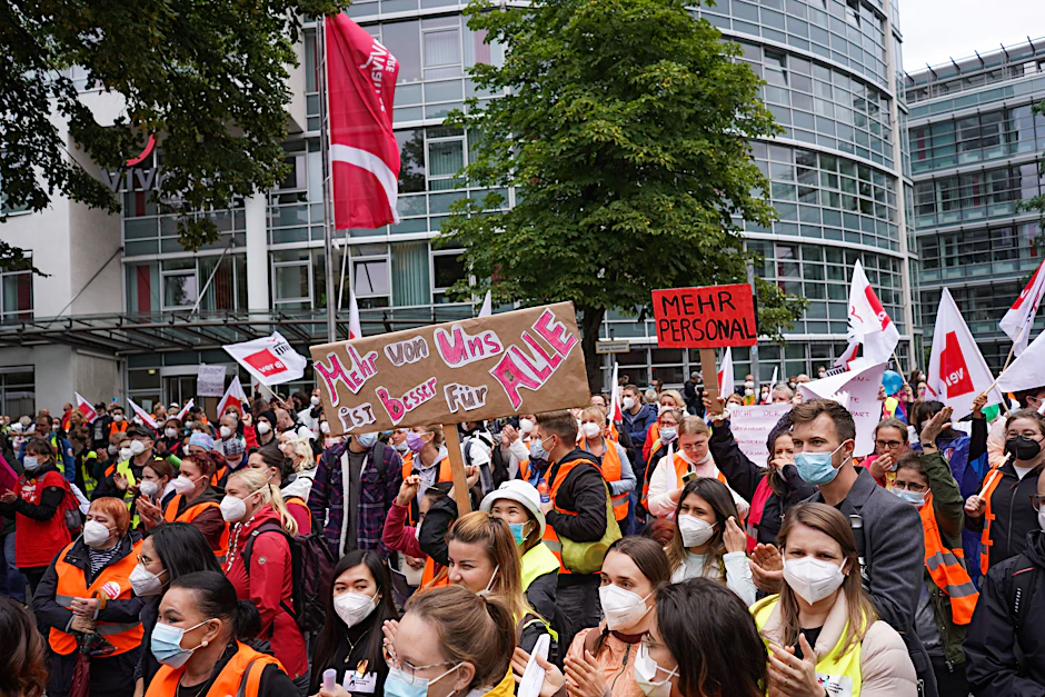 An den landeseigenen Krankenhäusern Vivantes und Charité in Berlin läuft seit Donnerstag ein unbefristeter Streik.