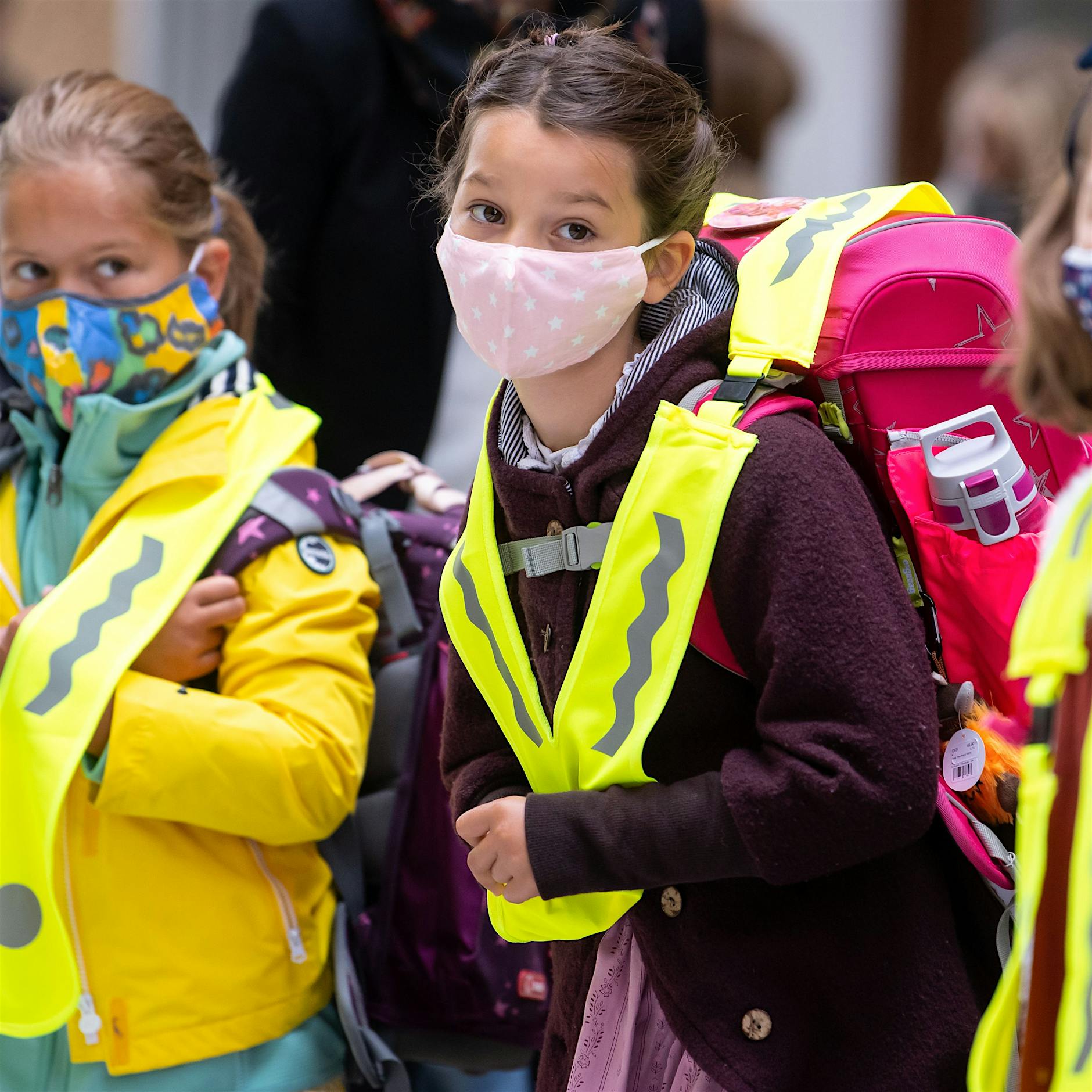 Die Wut steigt: Demonstration am Sonntag vor dem Roten Rathaus