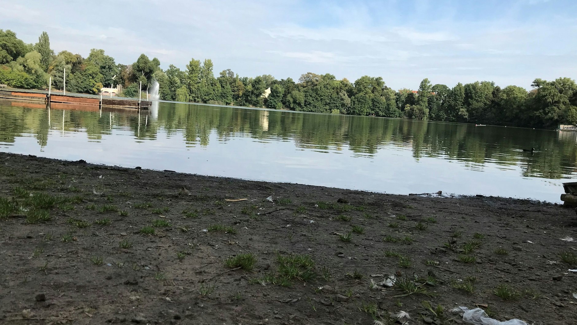 Müll am Ufer des Weißen Sees 