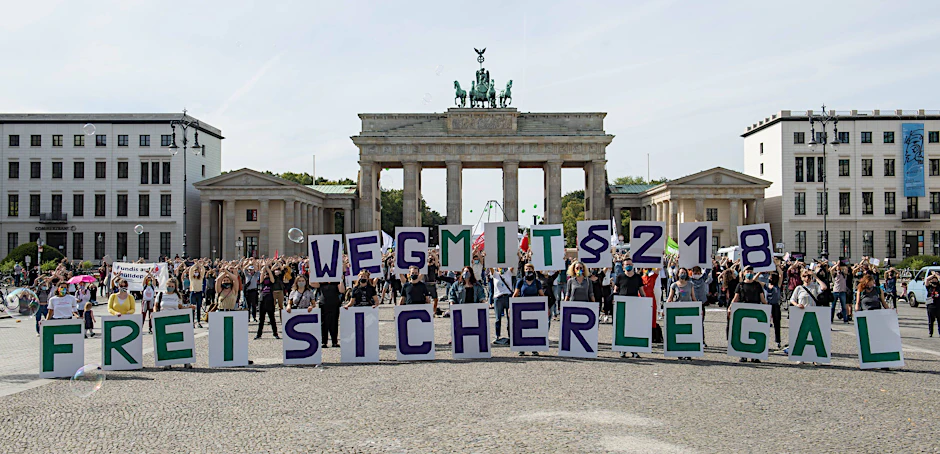 Bereits im vergangenen Jahr protestierten Hunderte Menschen vor dem Brandenburger Tor für die Legalisierung von Schwangerschaftsabbrüchen.