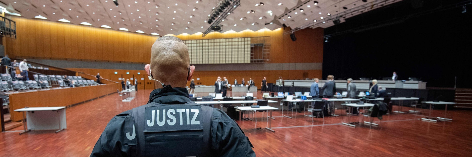 In der Braunschweiger Stadthalle begann der „Dieselgate“-Prozess gegen VW-Führungskräfte.