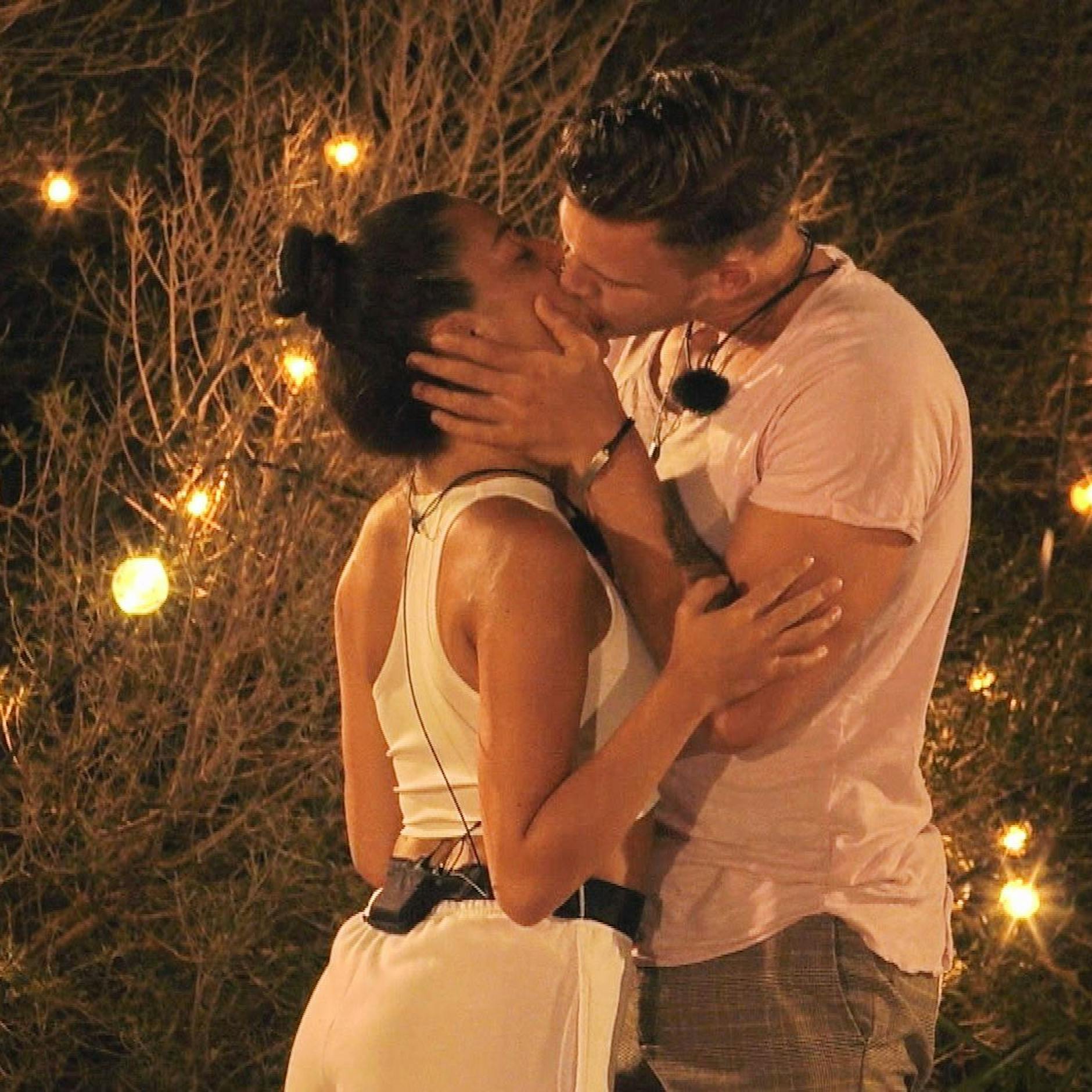 „Love Island“: Ob in der der Villa oder auf dem Campingplatz – jetzt wird geknutscht!