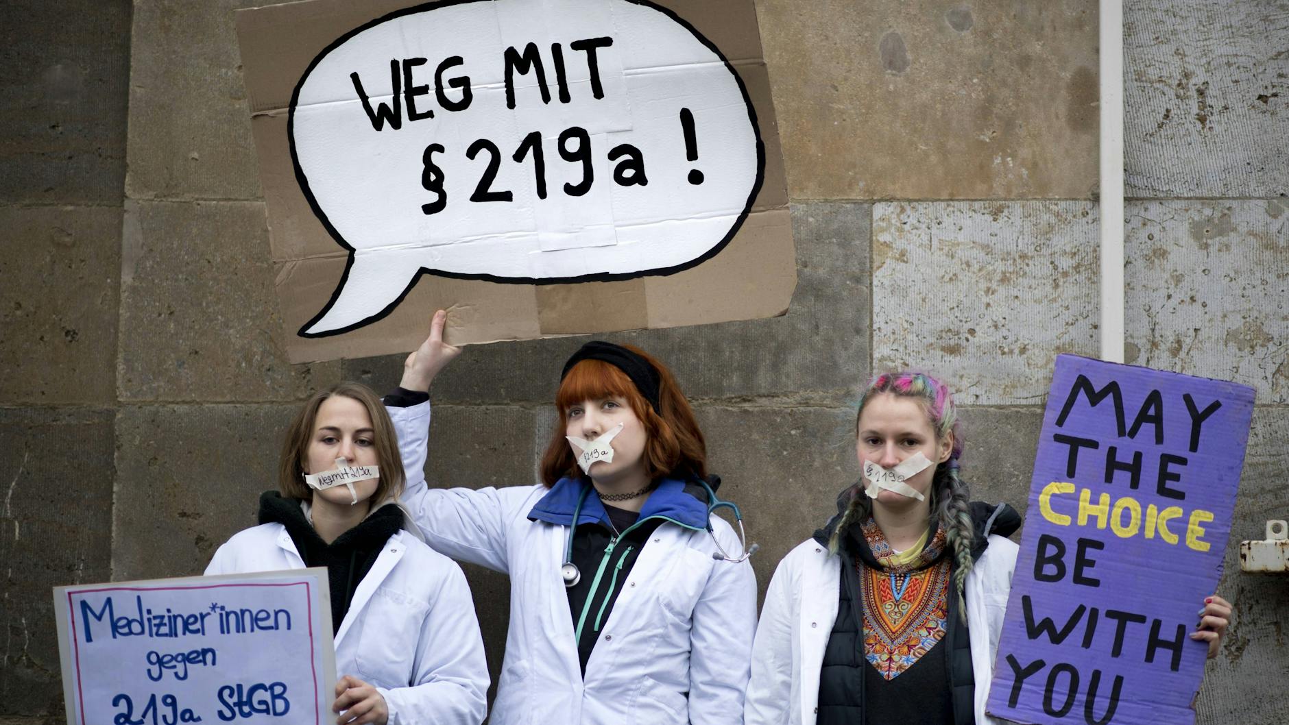 Proteste in Berlin gegen den Paragraf 219a, der Informationen zum Schwangerschaftsabbruch verbietet.