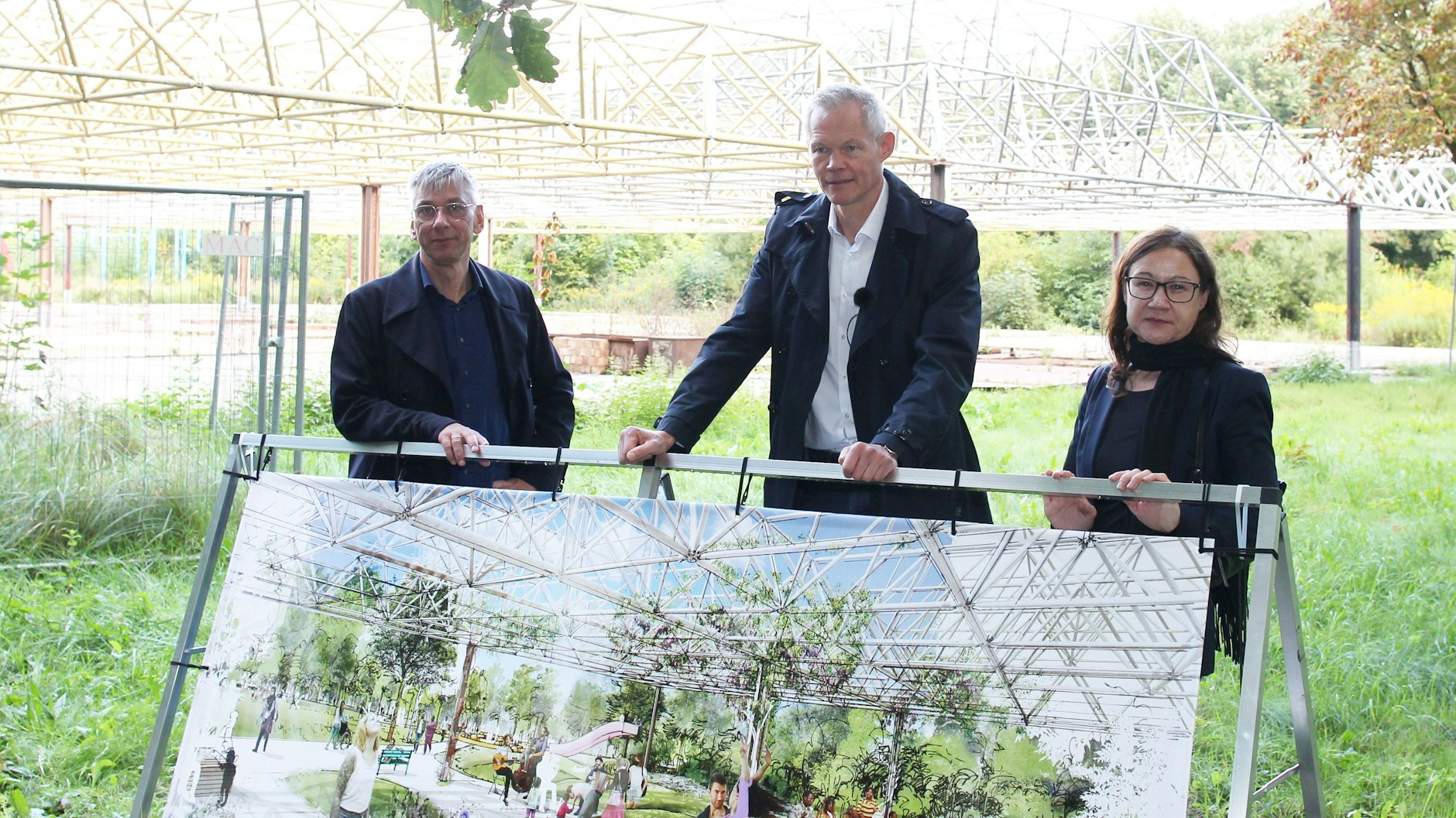 Stellten neue Details zum Konzept des Spreeparks vor: Umwelt-Staatssekretär Stefan Tidow, Grün Berlin-Chef Christoph Schmidt und Katja Aßmann, künstlerische Leiterin.