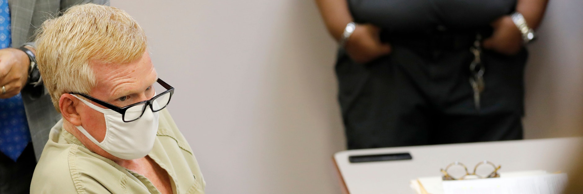 Alex Murdaugh sitzt bei einer Anhörung vor Gericht.