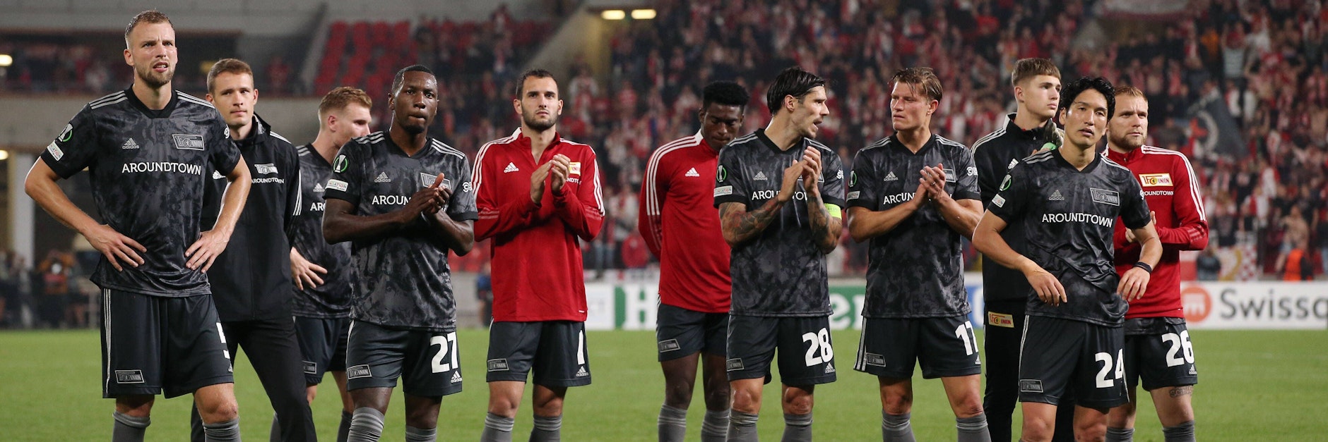 Enttäuscht, aber nicht platt. Die Profis des 1. FC Union ließen sich in Prag von den Fans feiern und haben bereits das BVB-Spiel im Kopf.