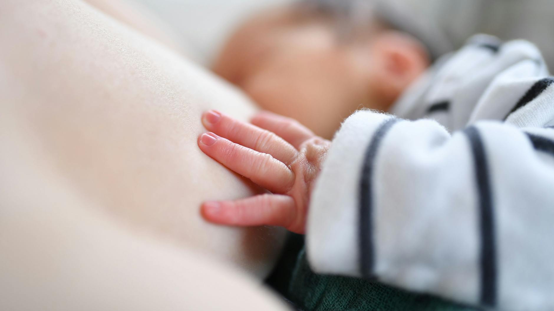 Auch ungeimpften Stillenden empfiehlt die Stiko eine Impfung (Symbolbild).