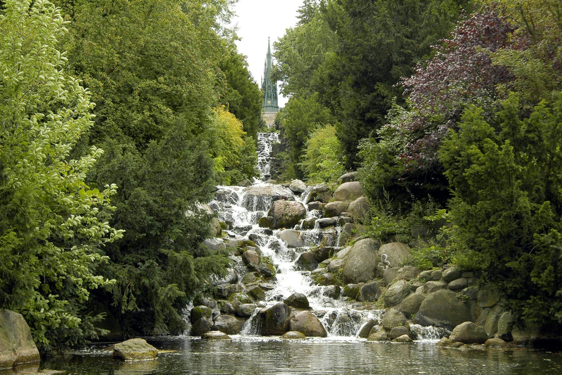 Wer hier herkommt, der kann auch gleich etwas beenden unterm Schlachtendenkmal im Kreuzberger Viktoriapark.