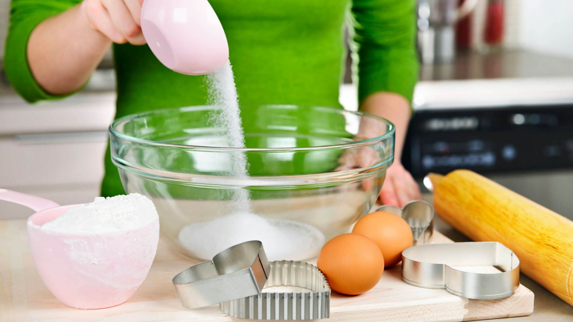 Das Mehl mit dem Backpulver mischen. 