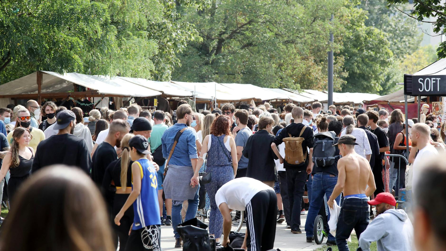 Auf dem Flohmarkt – hier im Mauerpark – können Sie nicht mir großen Gewinnen rechnen. 