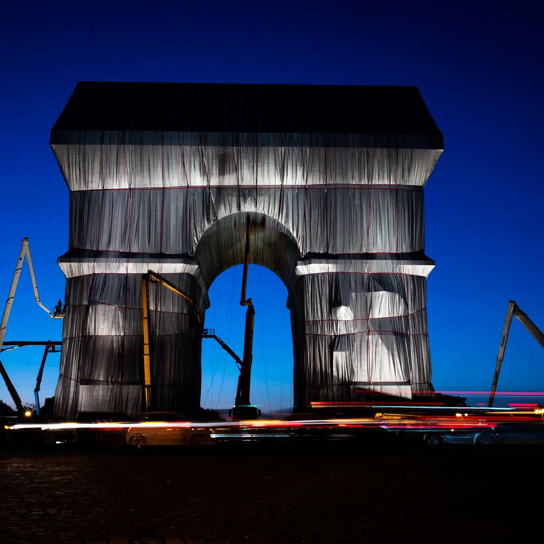 Christo wäre sicher entzückt: Triumphbogen in Paris ist verhüllt