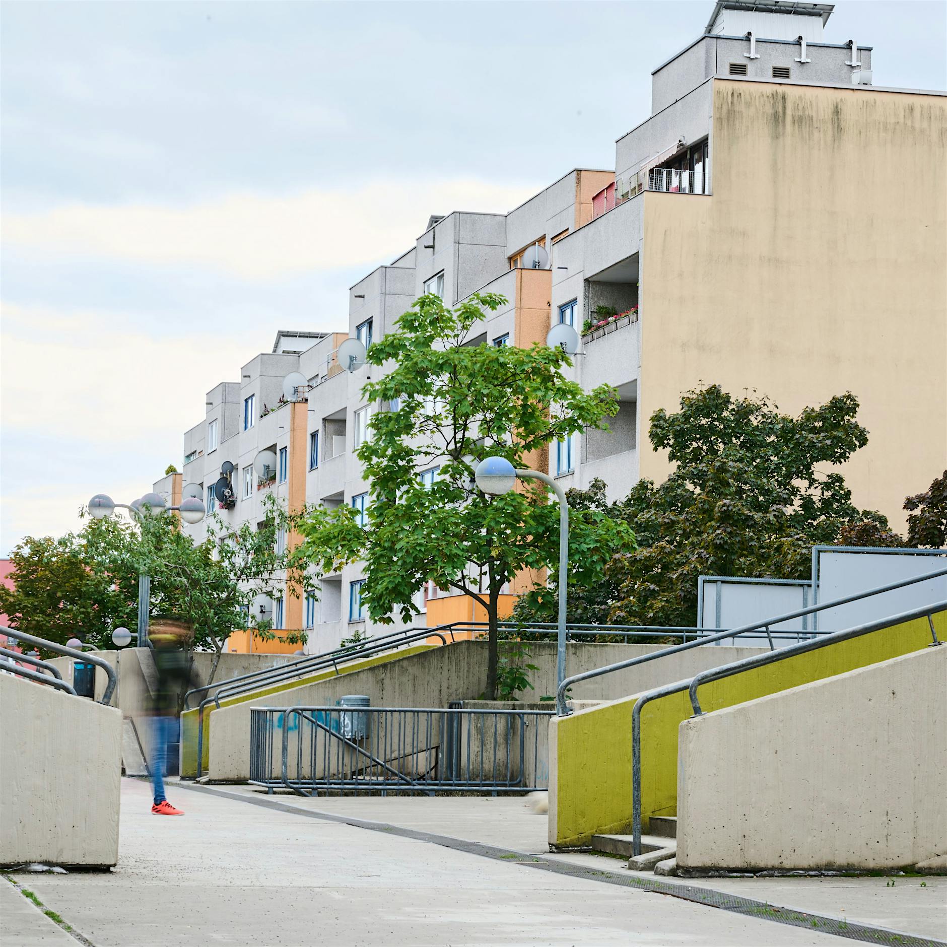 Wowereit kritisiert Milliarden-Wohnungsdeal des Berliner Senats