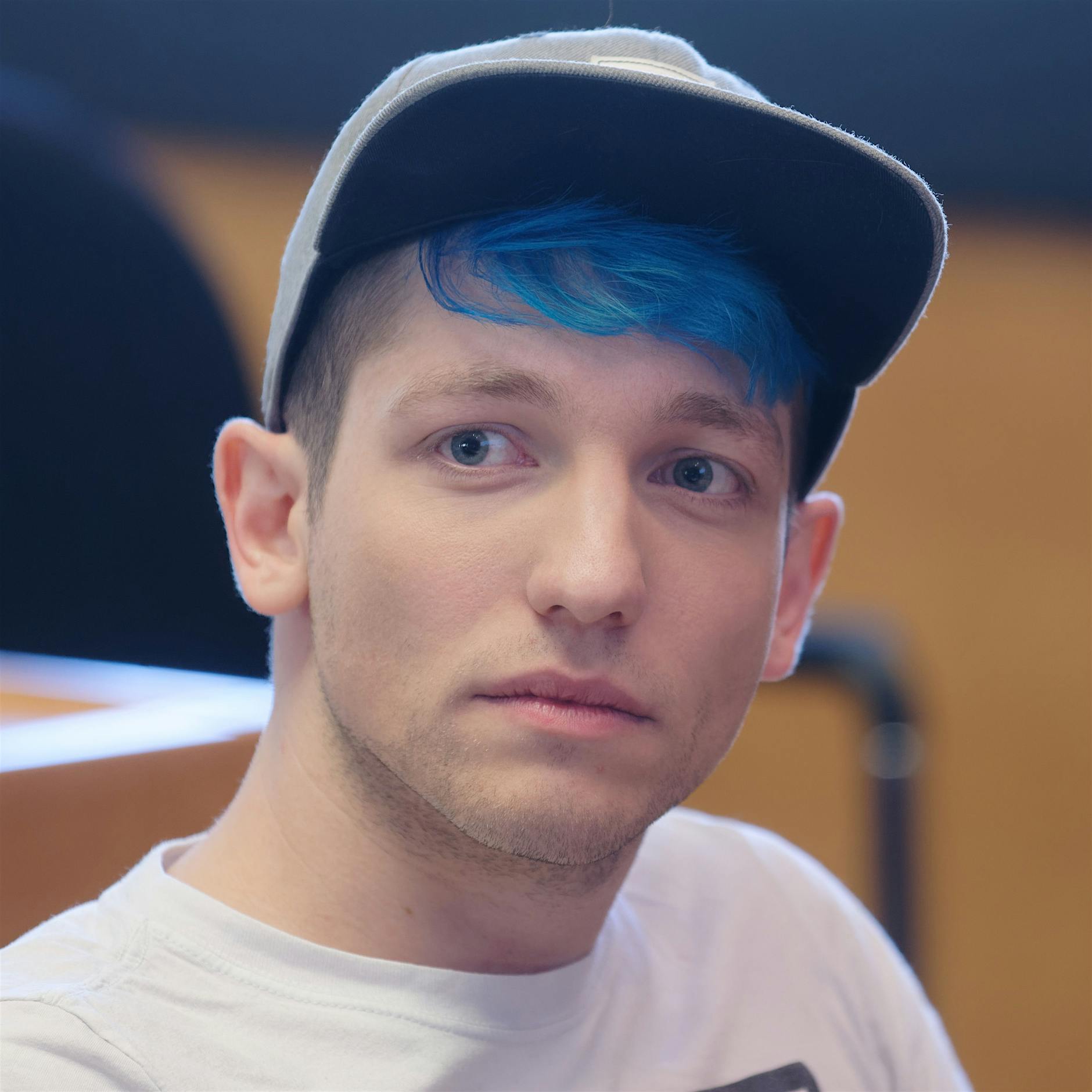 Rezo-Video: YouTuber prangert Korruption bei Politikern an