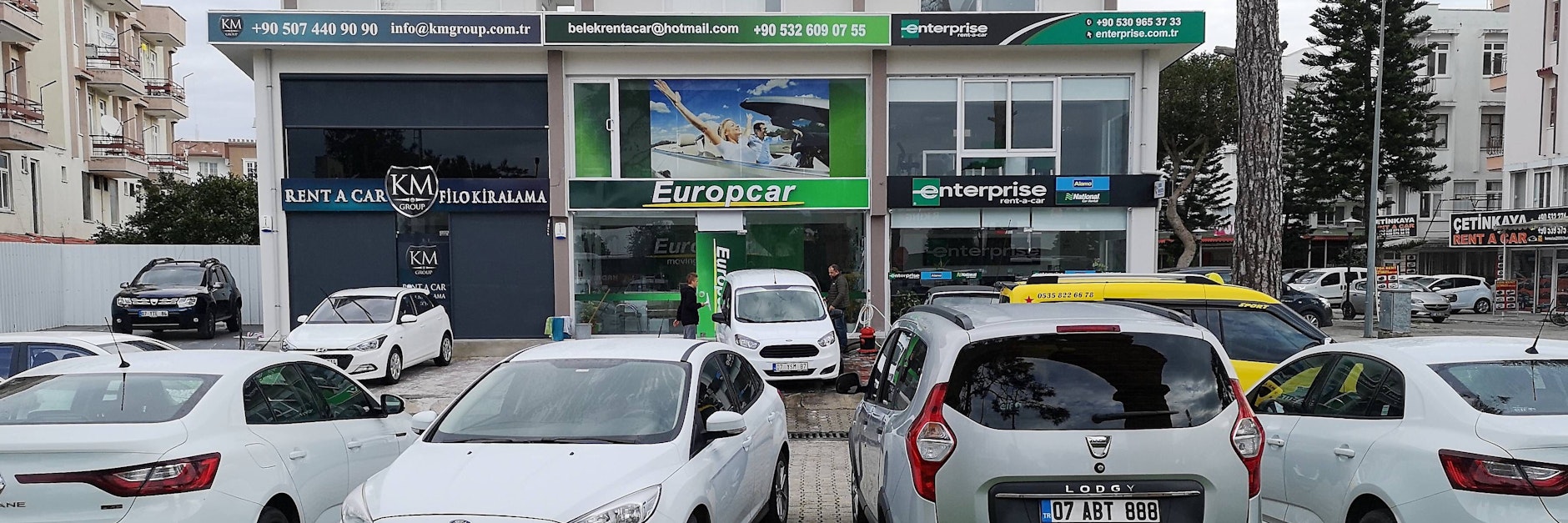 Für Mietwagen müssen Urlauber bald noch mehr zahlen.