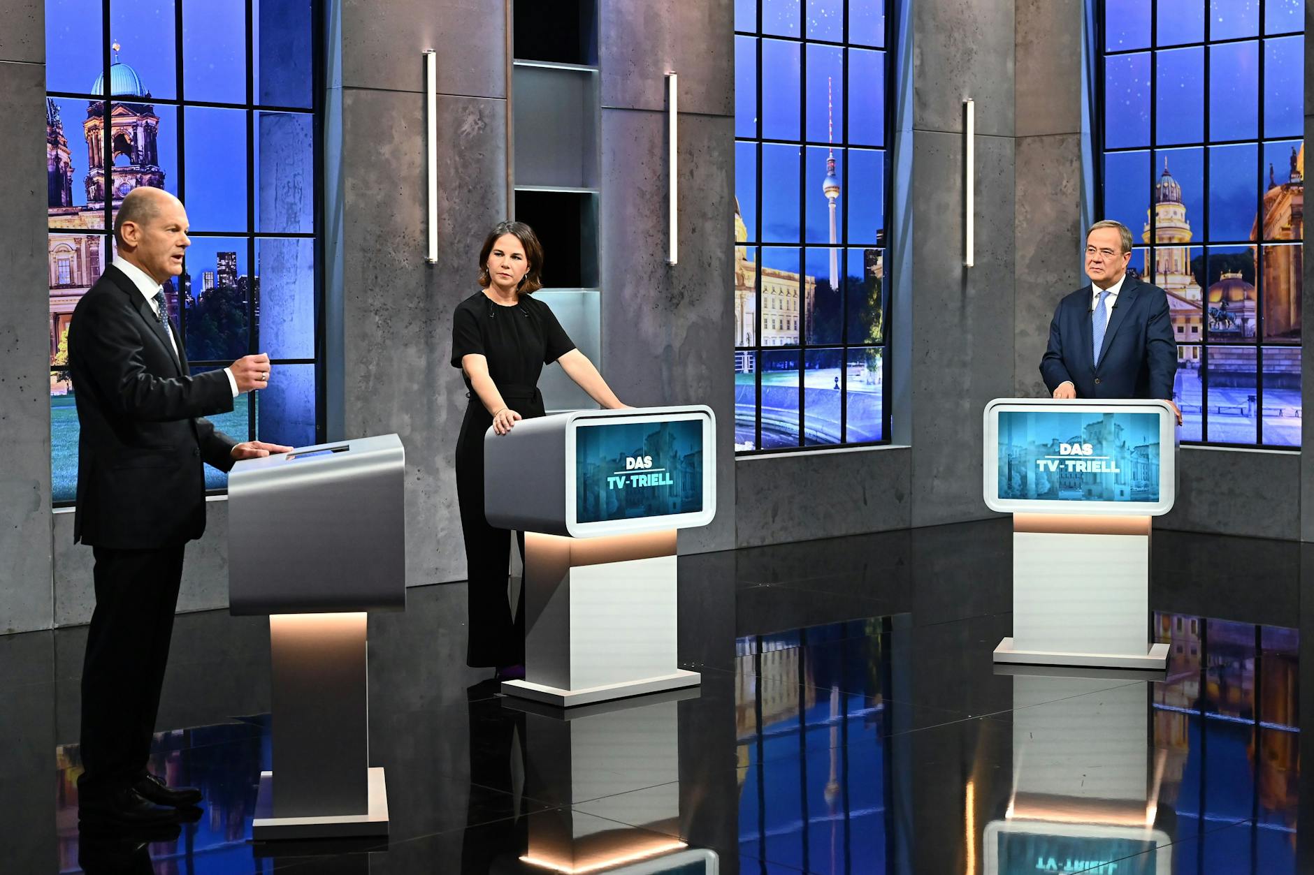 Die Kandidaten und die Kandidatin beim dritten und letzten Triell vor der Bundestagswahl am Sonntag: Olaf Scholz (SPD, l.), Annalena Baerbock (Grüne) und Armin Laschet (CDU).