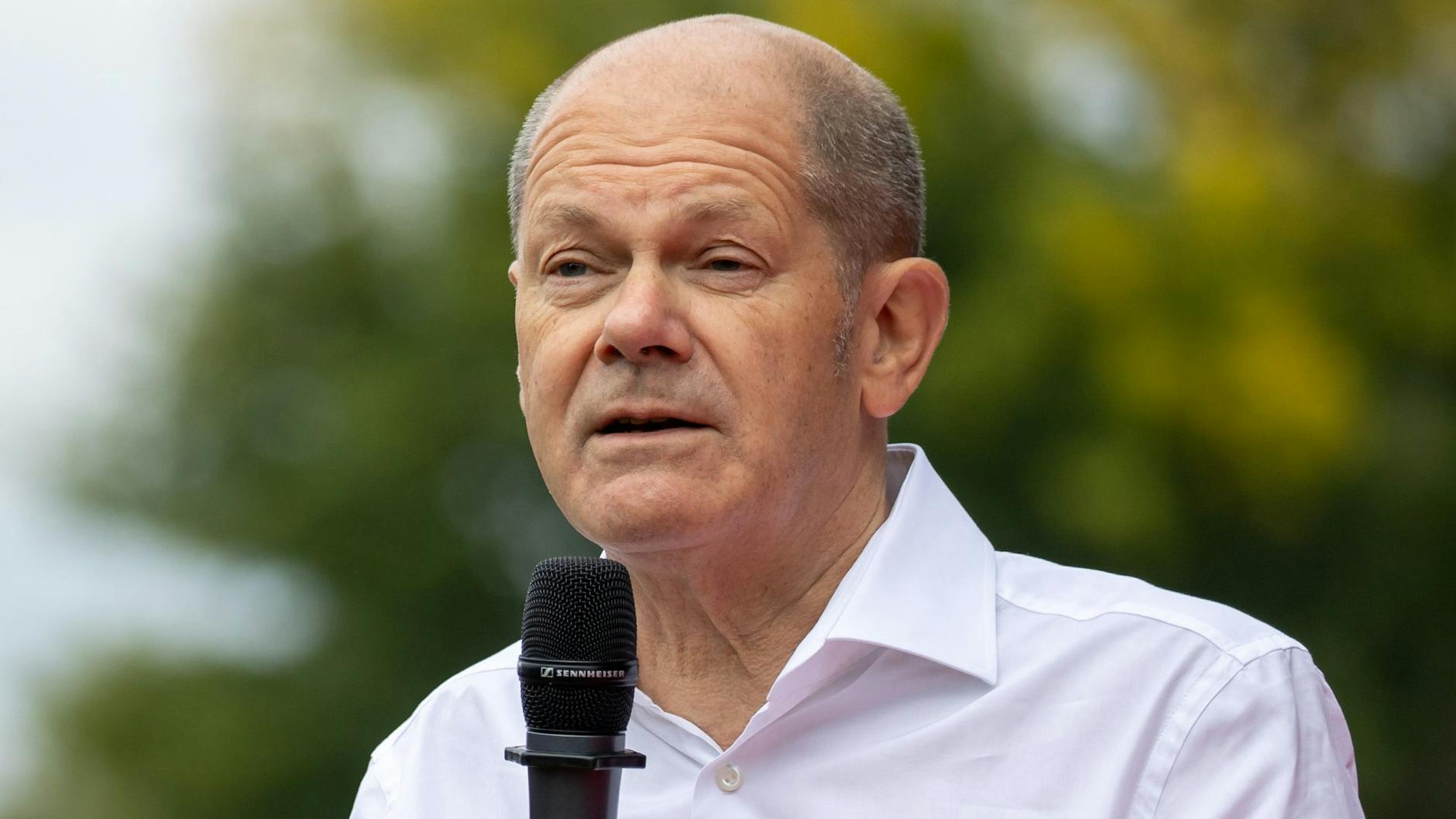 Olaf Scholz, Kanzlerkandidat der SPD und Bundesfinanzminister, will sich am Montag im Finanzausschuss des Bundestags zur Razzia in seinem Ministerium äußern.