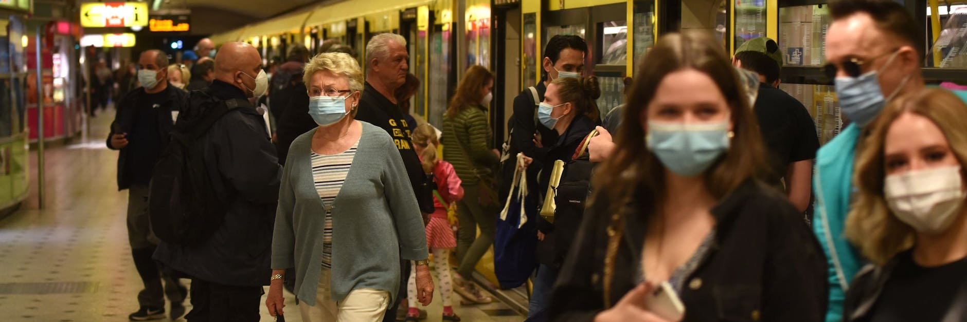 Wegen der Corona-Pandemie meiden noch immer sehr viele Berliner Bus und Bahn.