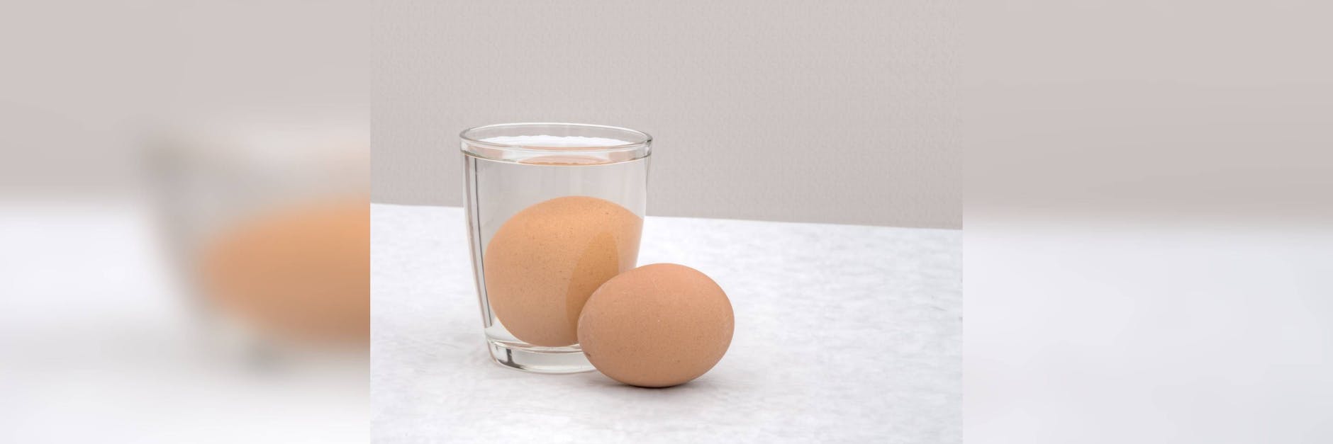 Eier können auch nach dem Ablauf des Mindesthaltbarkeitsdatums noch genießbar sein. Man muss die Eier nur testen.